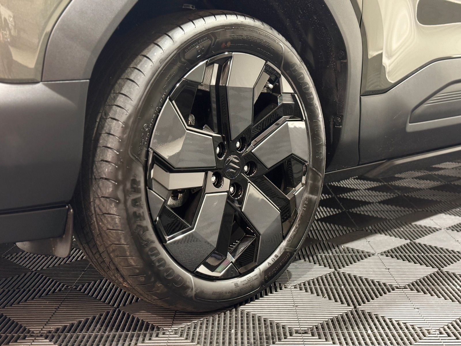 Fahrzeugabbildung Suzuki e Vitara 61 kWh Comfort+ Allgrip