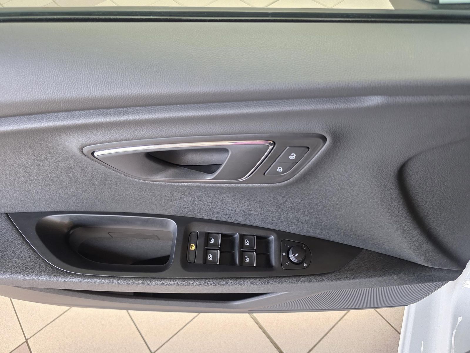 Fahrzeugabbildung SEAT Leon 1.8 TSI DSG ST FR/LED/Navi//Pano/Carplay