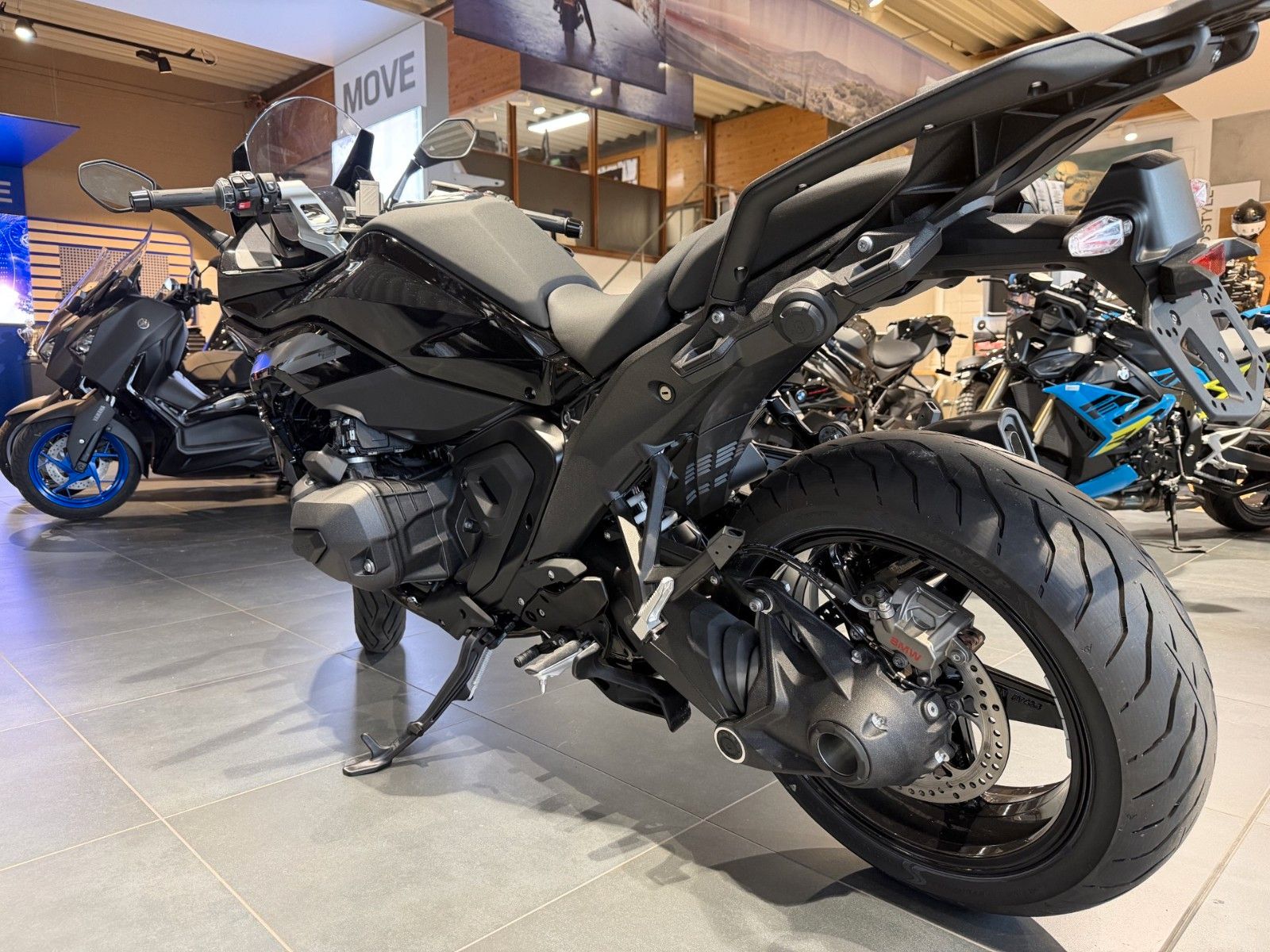 Fahrzeugabbildung BMW R 1300 RS ASA Triple Black 4 Pakete