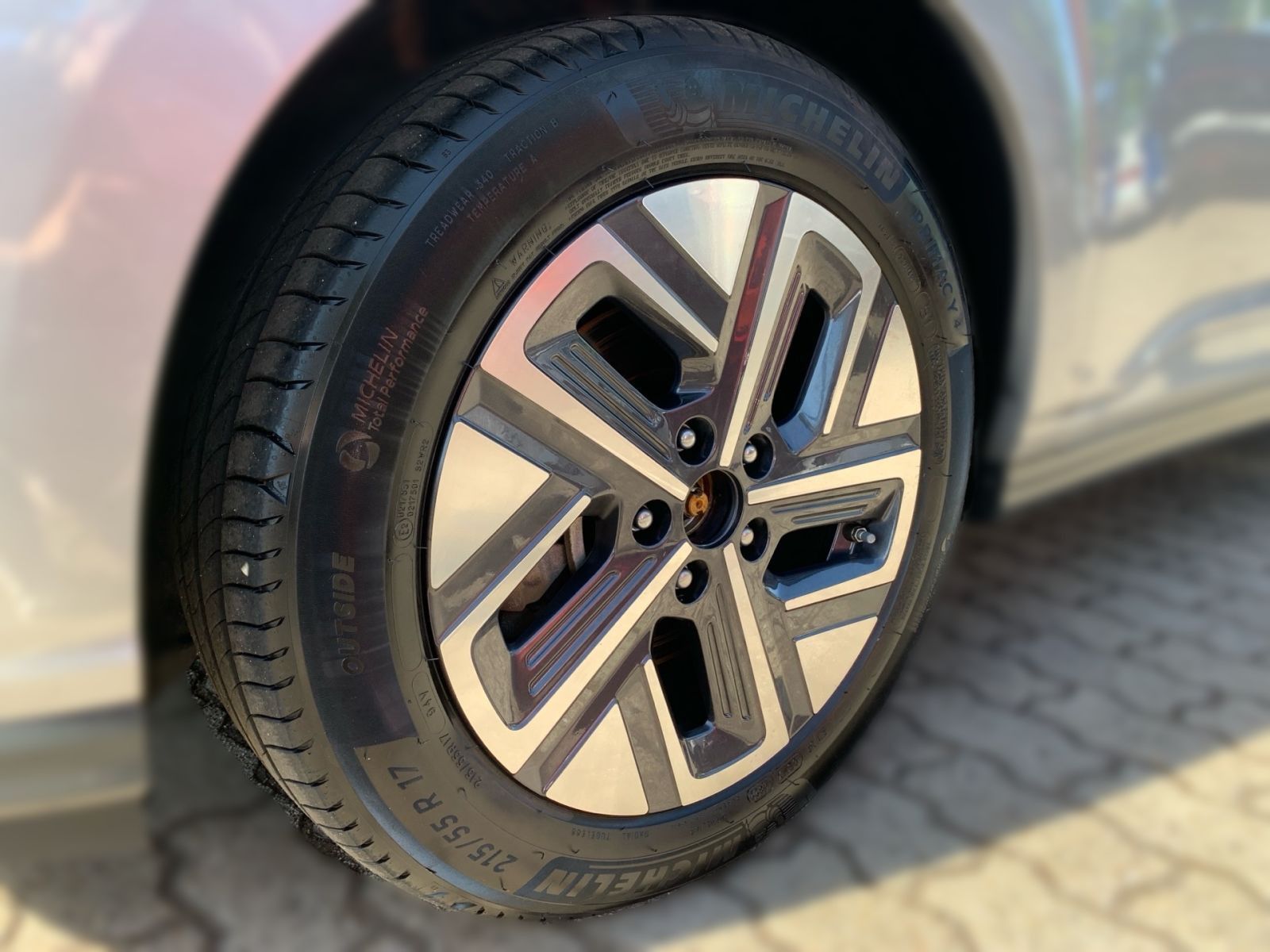 Fahrzeugabbildung Hyundai KONA Elektro 64 kWh PRIME-Paket