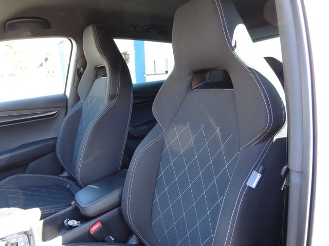 Fahrzeugabbildung Skoda Karoq Sportline 4x4/Virtual/LED/DSG/2.Hd/AHK/
