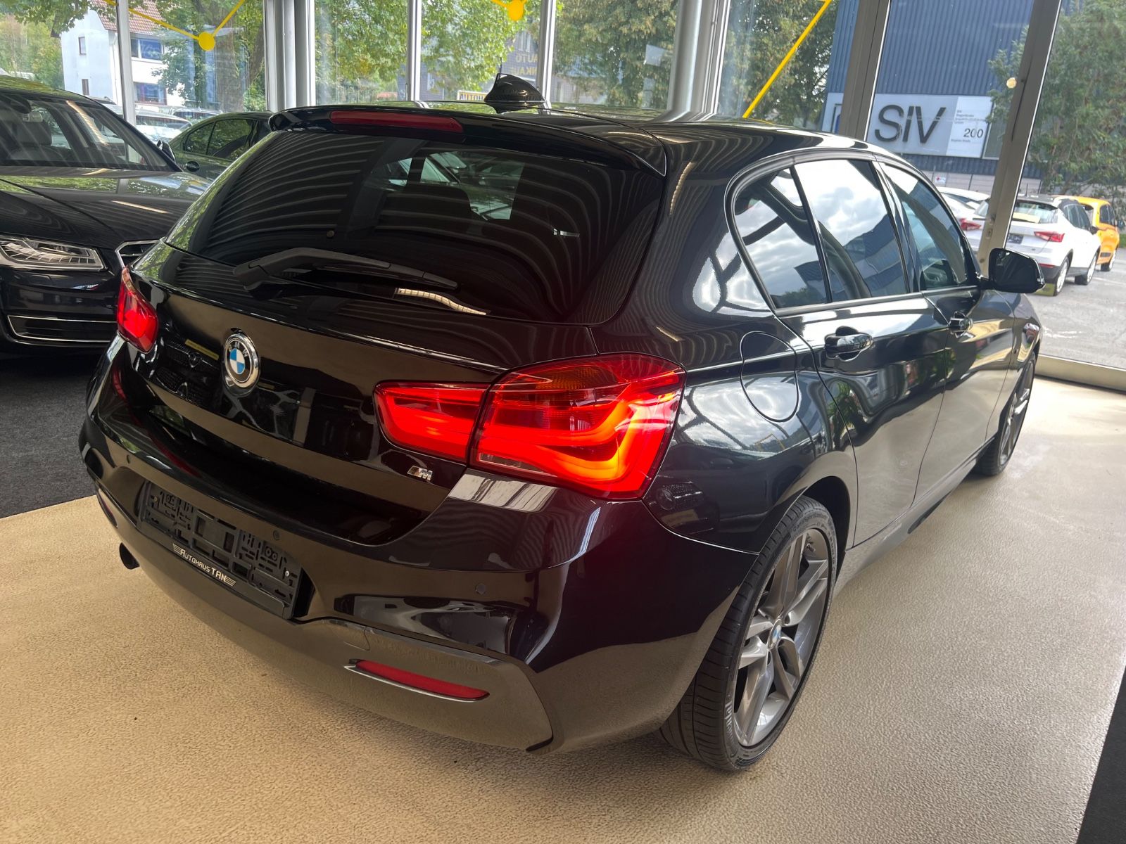Fahrzeugabbildung BMW 120 i M Sport Paket * NAVI * SITZHEIZUNG *