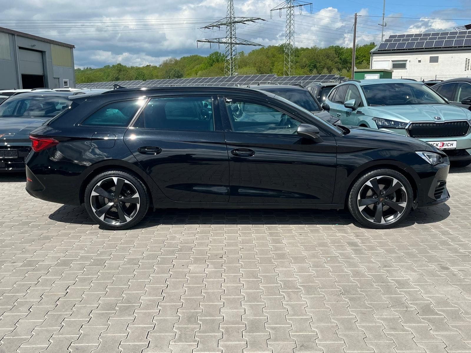 Fahrzeugabbildung CUPRA Leon 1.5 TSI LED*NAVI*APP*SHZ*KAMERA*ACC*MEMORY