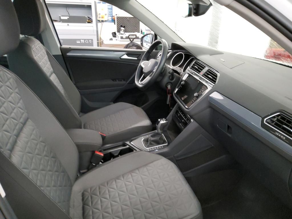 Fahrzeugabbildung Volkswagen Tiguan TSI Life DSG LED AHK Navi ACC RFK SH