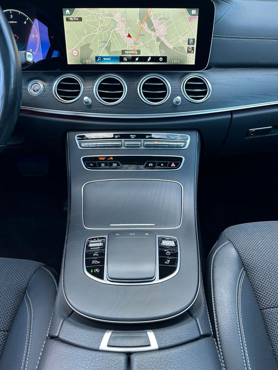 Fahrzeugabbildung Mercedes-Benz E 220 d T Avantgarde NAV+LED+PANORAMA+DISTRONIC