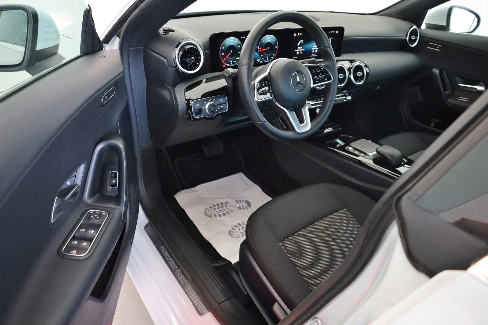 Fahrzeugabbildung Mercedes-Benz CLA 200 d Coupé, Navi,LED,SH,Kamera,DAB,Carplay