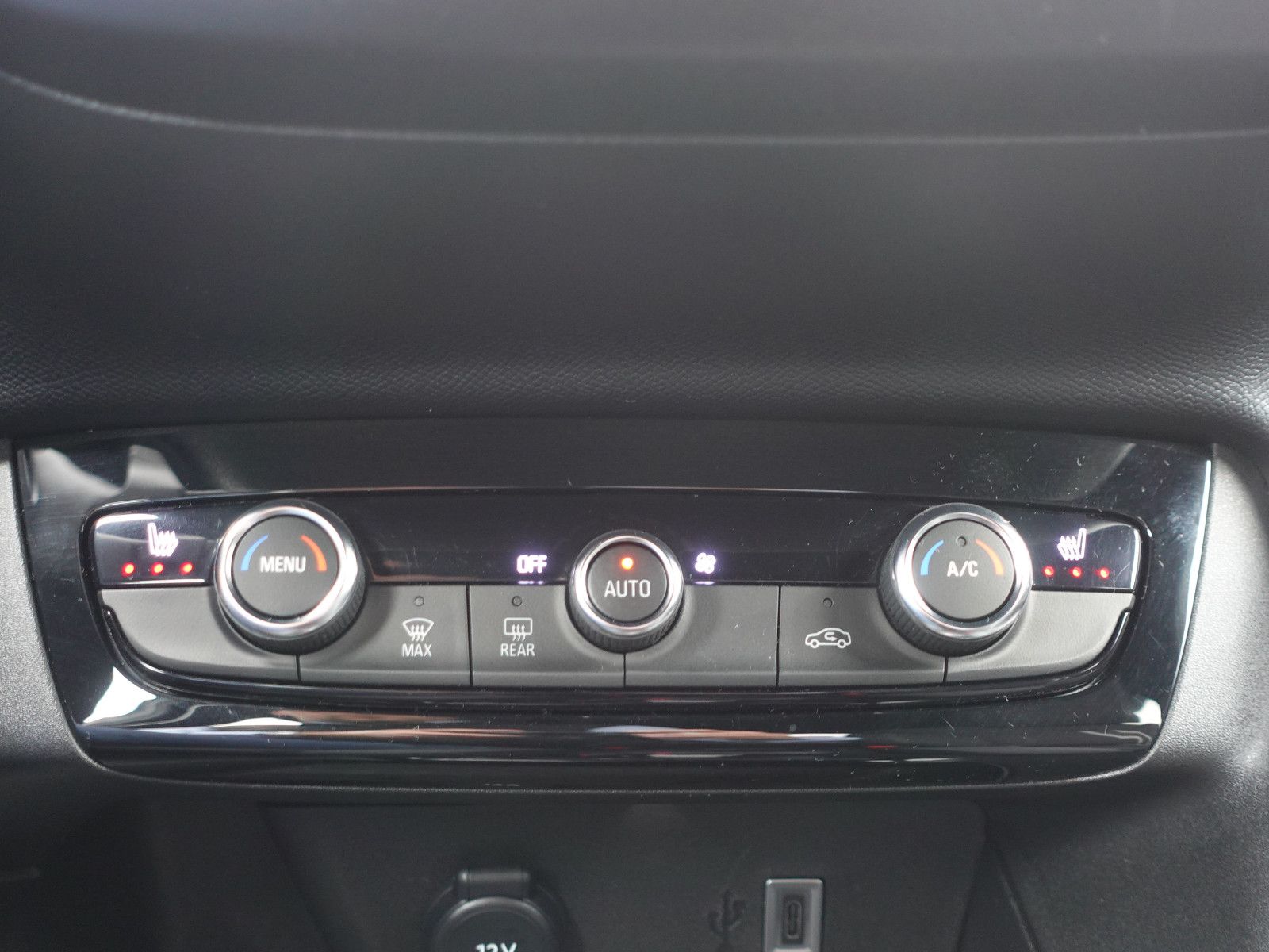 Fahrzeugabbildung Opel Corsa GS 1.2T,Navi,Kamera,Sitzhzg,Allwetter,LED