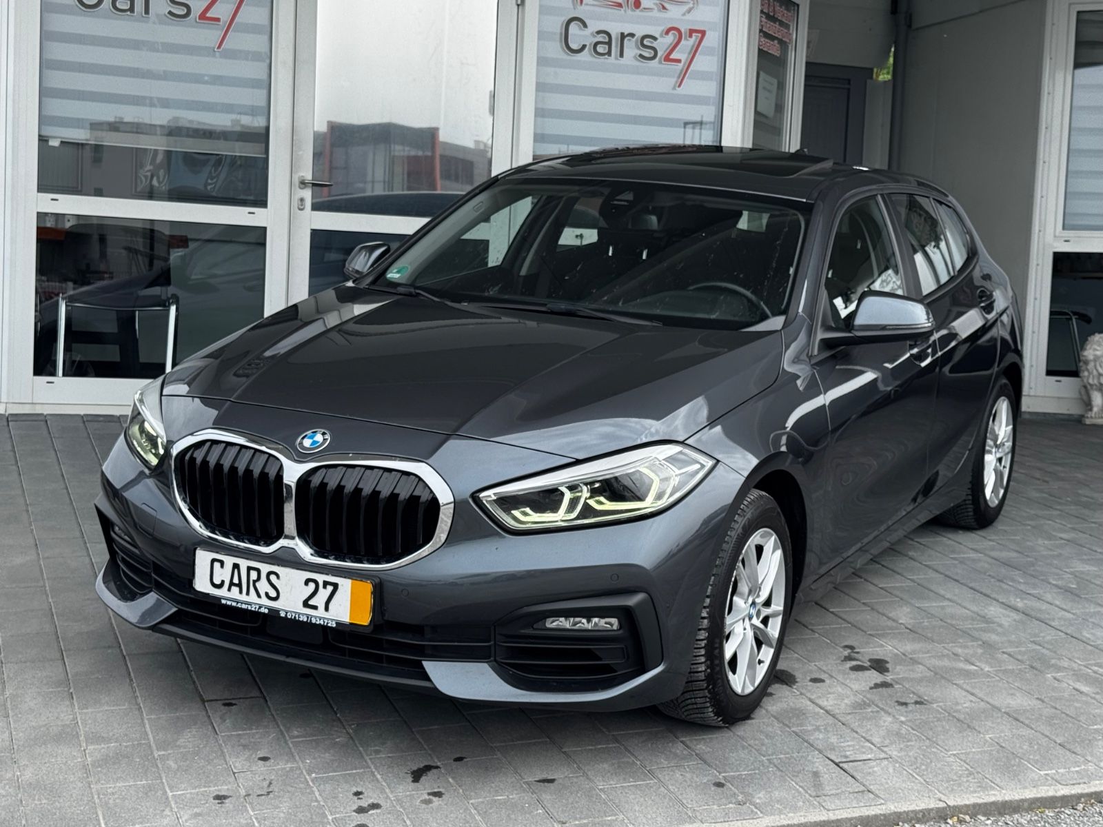 BMW 118i Automatik Navi Panoramadach LED ALU SHZ