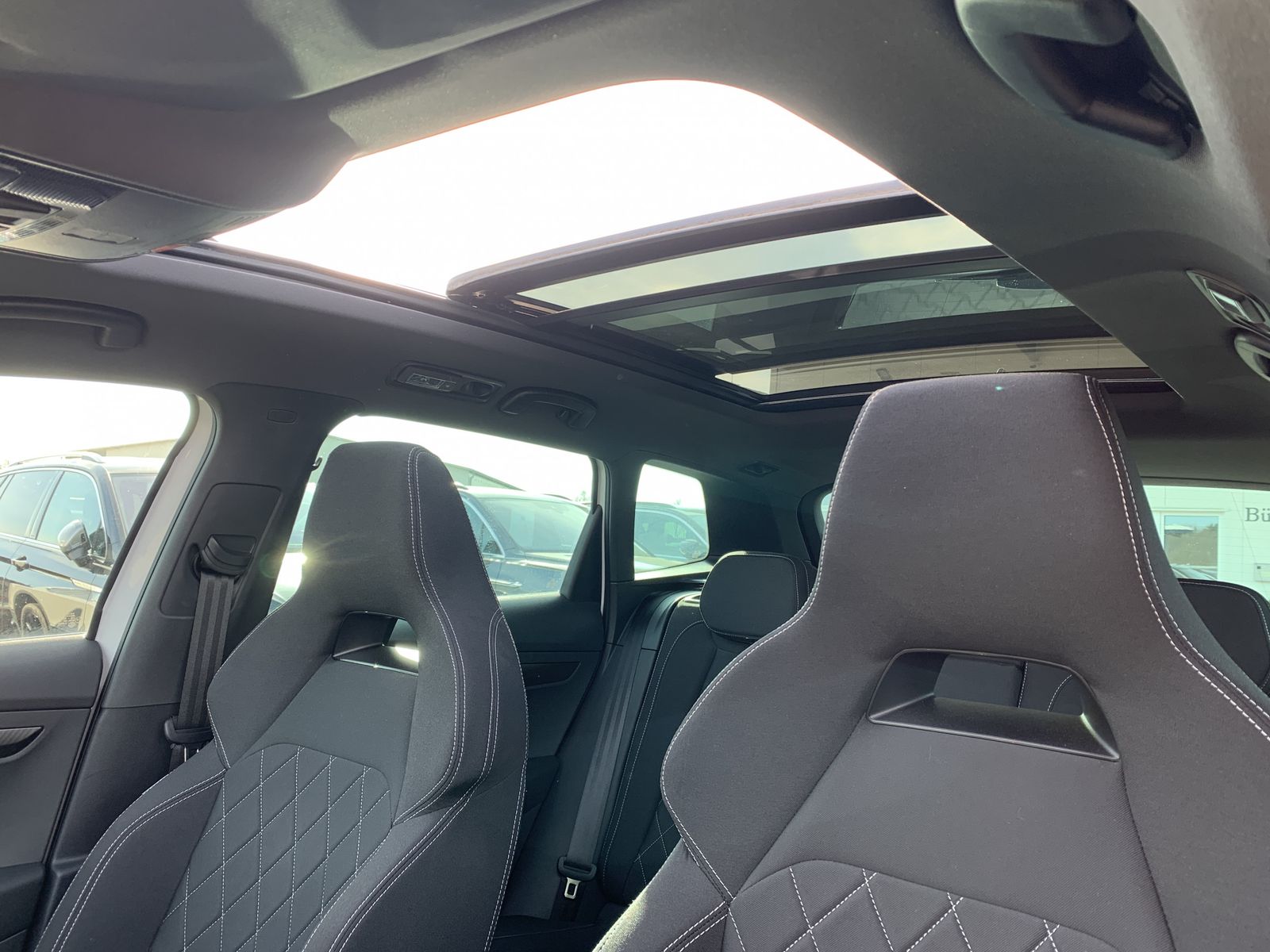 Fahrzeugabbildung SKODA Karoq 2.0 TSI*Sportline*4x4*AHK*Pano*LED*Cam*