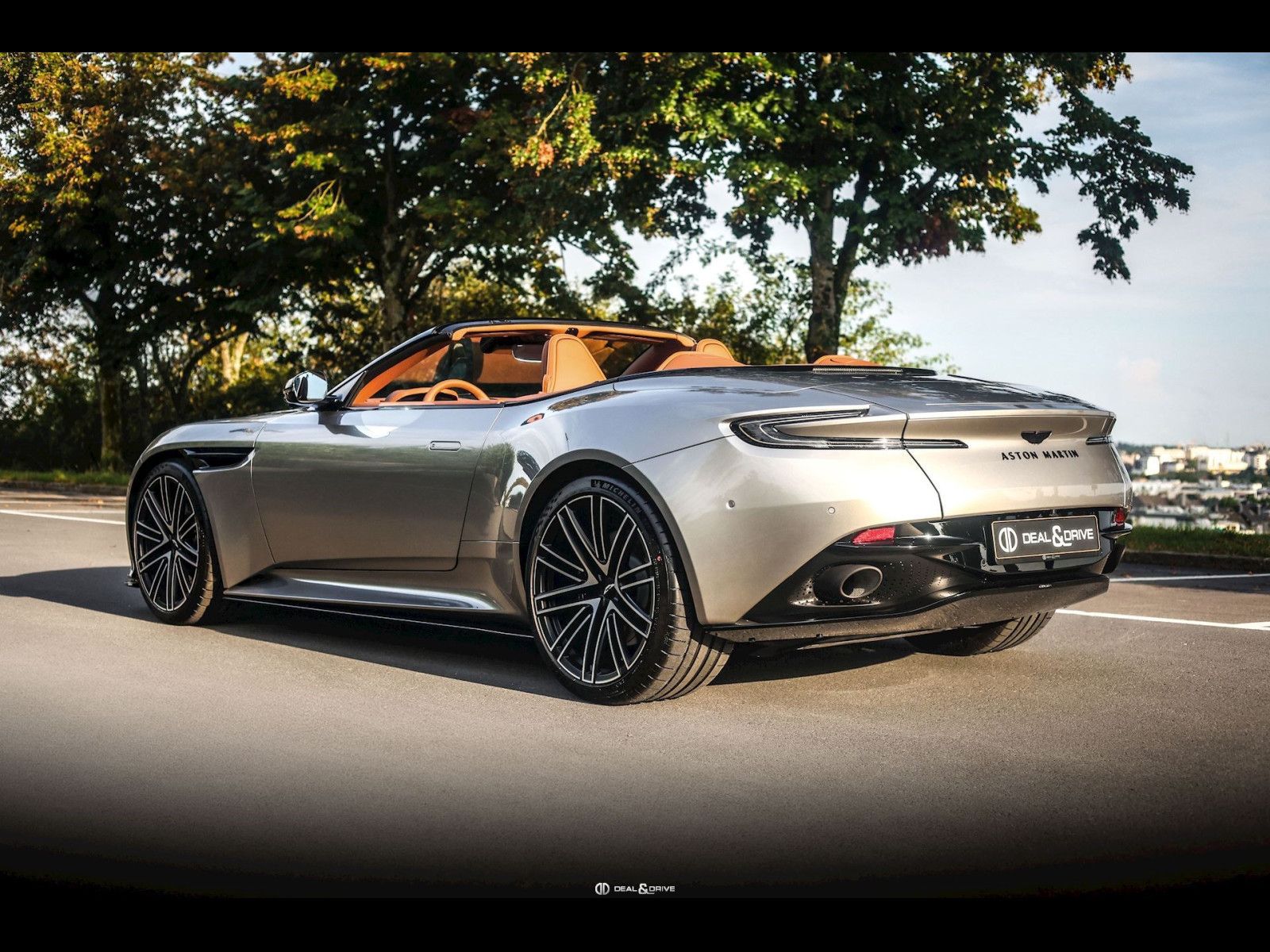 Aston Martin DB12 VOLANTE°SPIRIT SILVER°PPF°BLACK PACK°B&W°21 imagem 3