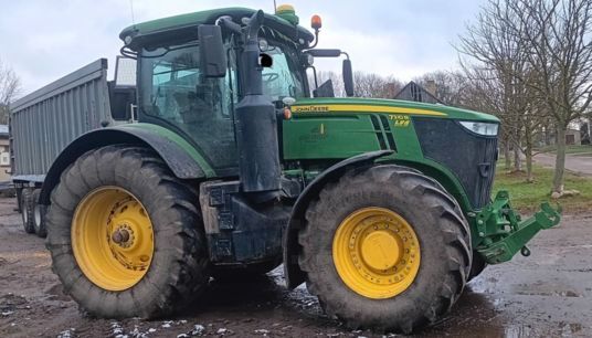 John Deere 7310R