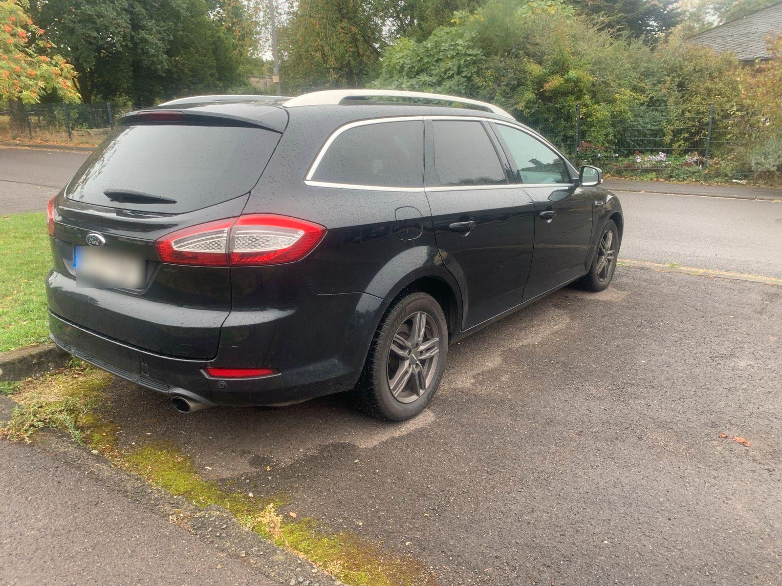 Ford Mondeo 2011 — салон