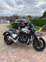 Yamaha V-MAX 1700 - YAMAHA MOTORRAD