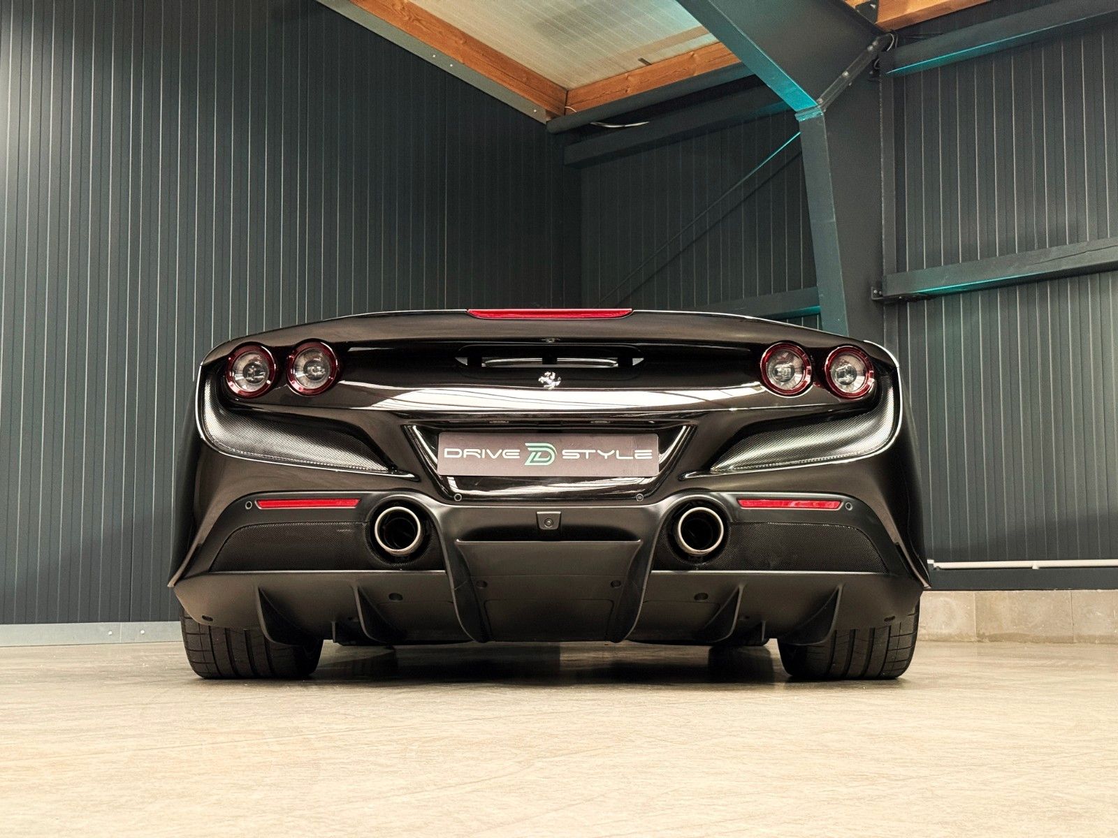 Fahrzeugabbildung Ferrari F8 Spider + Nero Daytona + Carbon + Lift + Garan