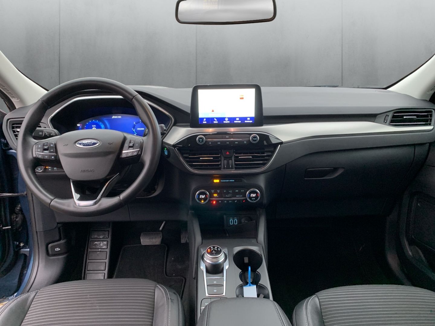 Fahrzeugabbildung Ford Kuga Titanium X Automatik, AHK, adapt.LED Schein