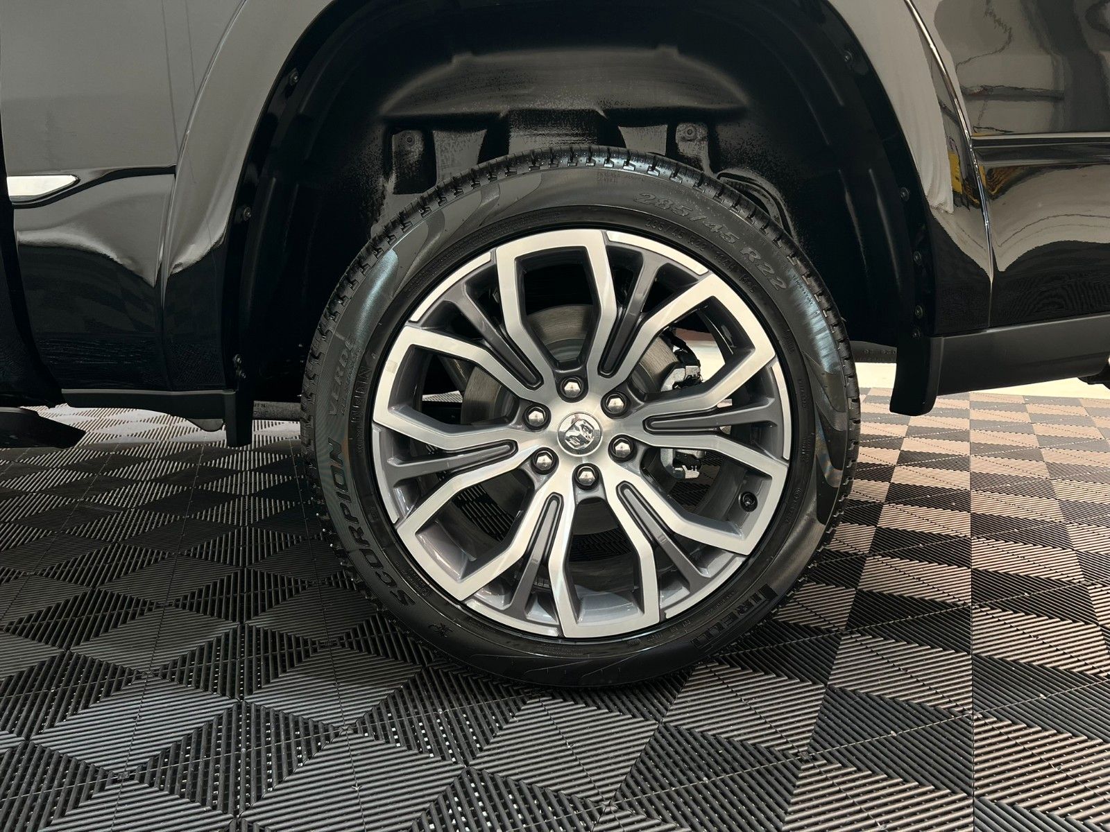 Fahrzeugabbildung Dodge RAM 1500 TUNGSTEN CREW CAB H/O Black Interieur