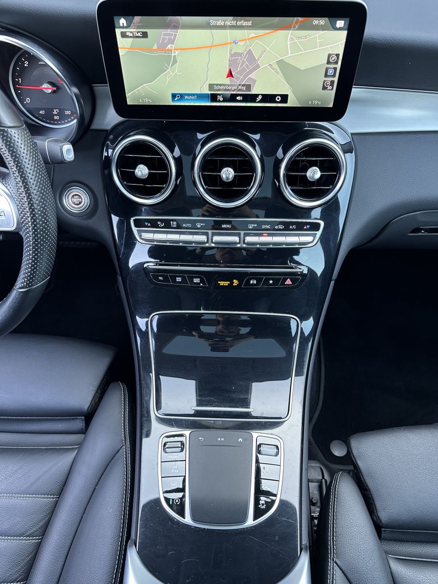 Fahrzeugabbildung Mercedes-Benz GLC 220d 4Matic AMG-Line NAV+LED+AHK+PANO+360°