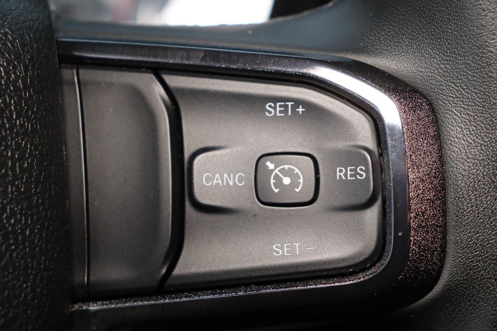 Fahrzeugabbildung Dodge Ram 1500 5.7 V8 Crew Cab Big Horn * Built to Ser