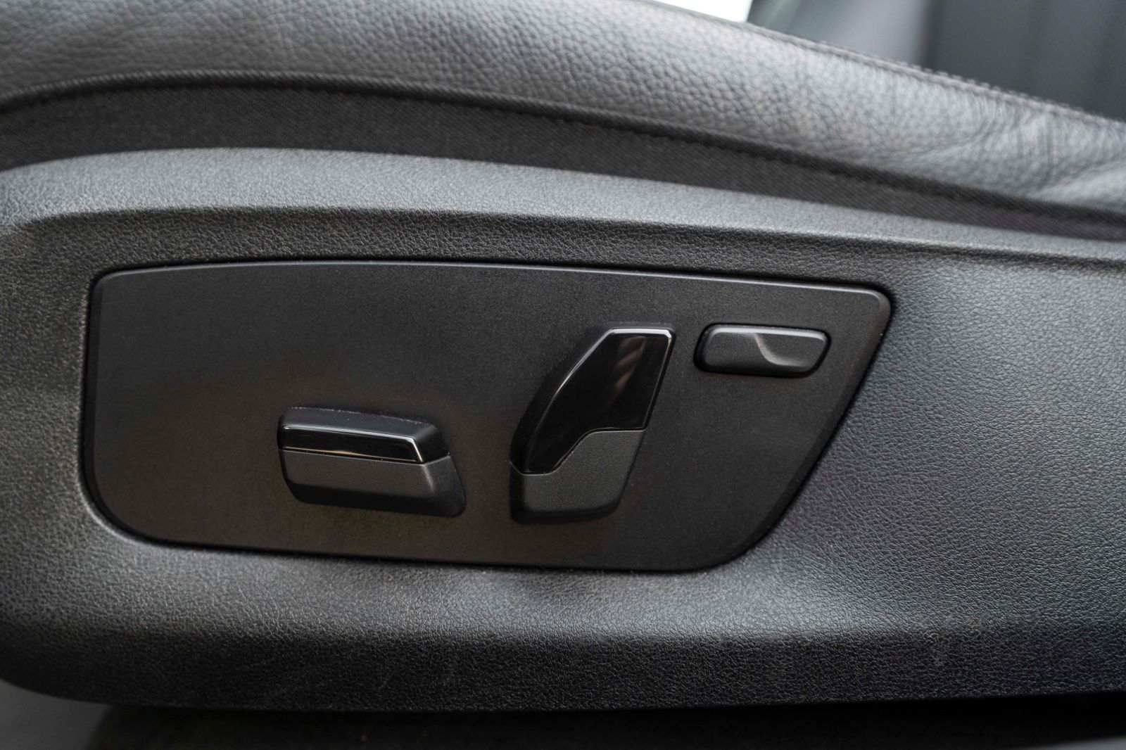 Fahrzeugabbildung BMW 520d xDrive SPORT SHADOW ACC LED H&K 360° TOTW