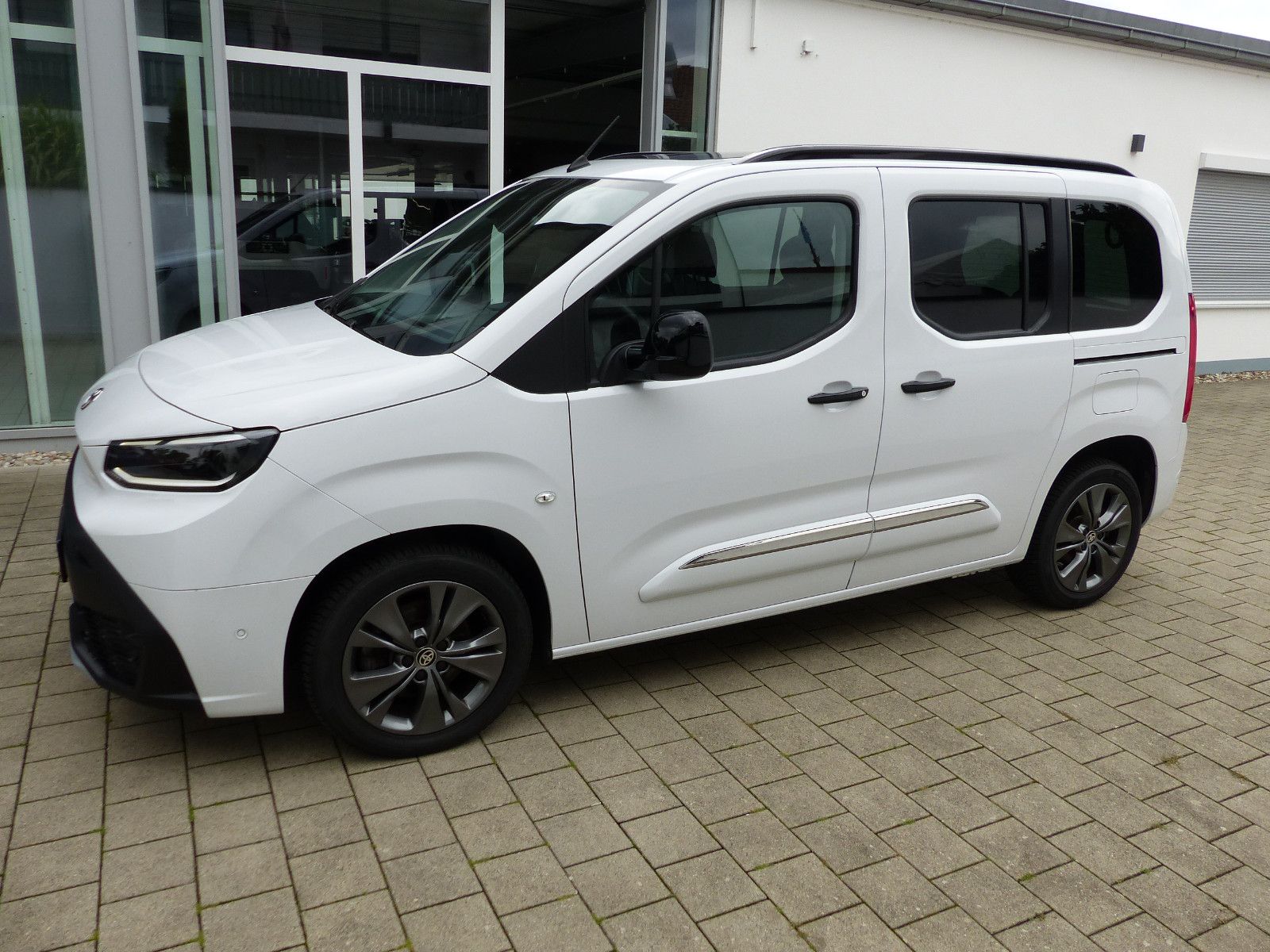 Toyota Proace City Verso 1.5 D Aut. Lounge PANO Navi imagem 3