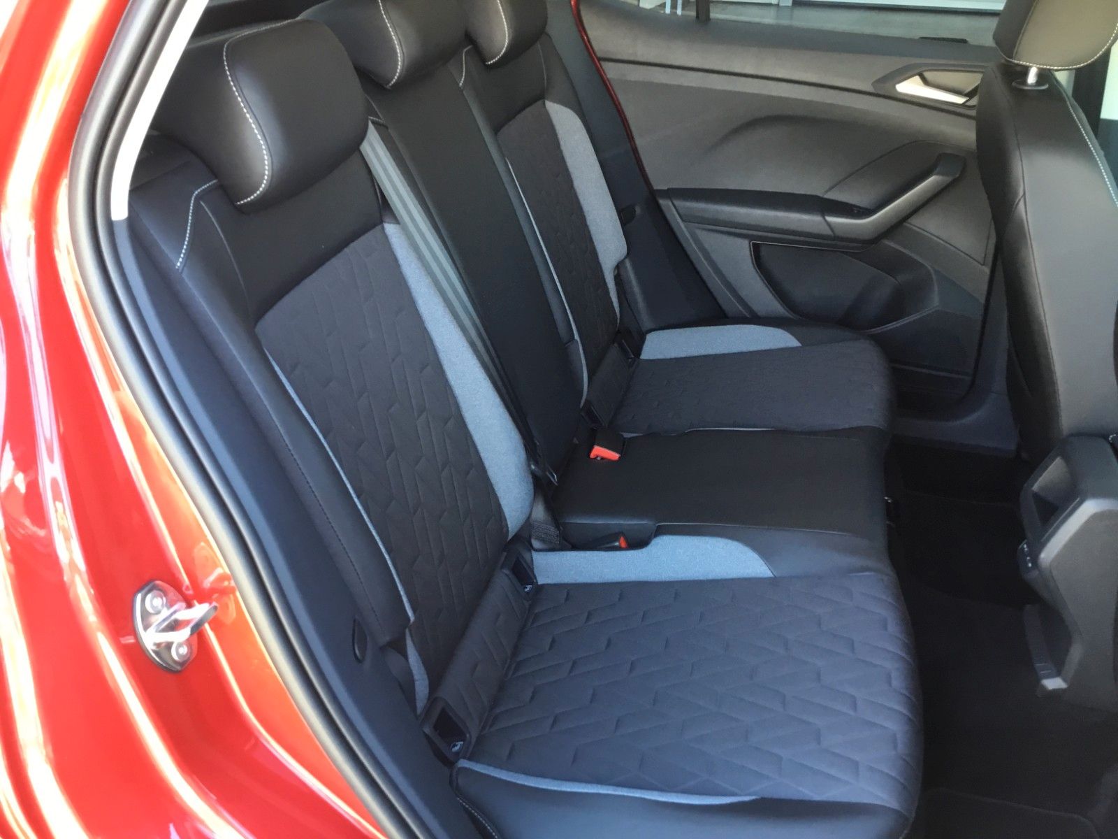Fahrzeugabbildung Volkswagen T-Cross 1.5 TSI DSG GOAL+AHK+17"+ACC+Kamera