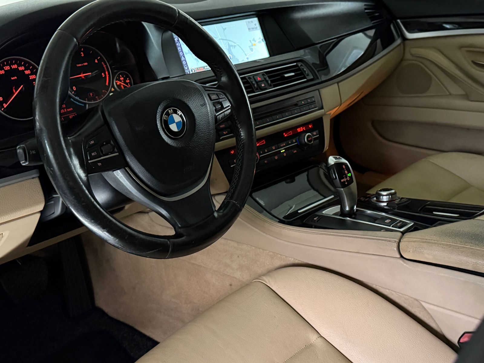 Fahrzeugabbildung BMW 520 d Lim. Aut./elektr. SITZ/NAVI/ ProfBi-XENON/