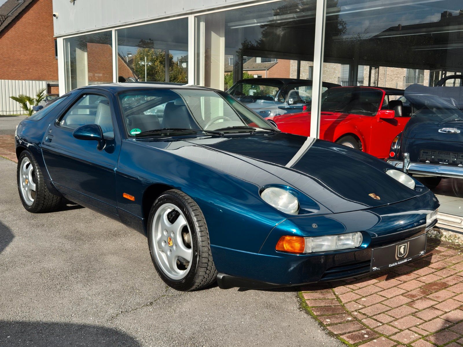 Fahrzeugabbildung Porsche 928 GTS/Deutsch/Kpl. Historie/SD/Blau mit grau