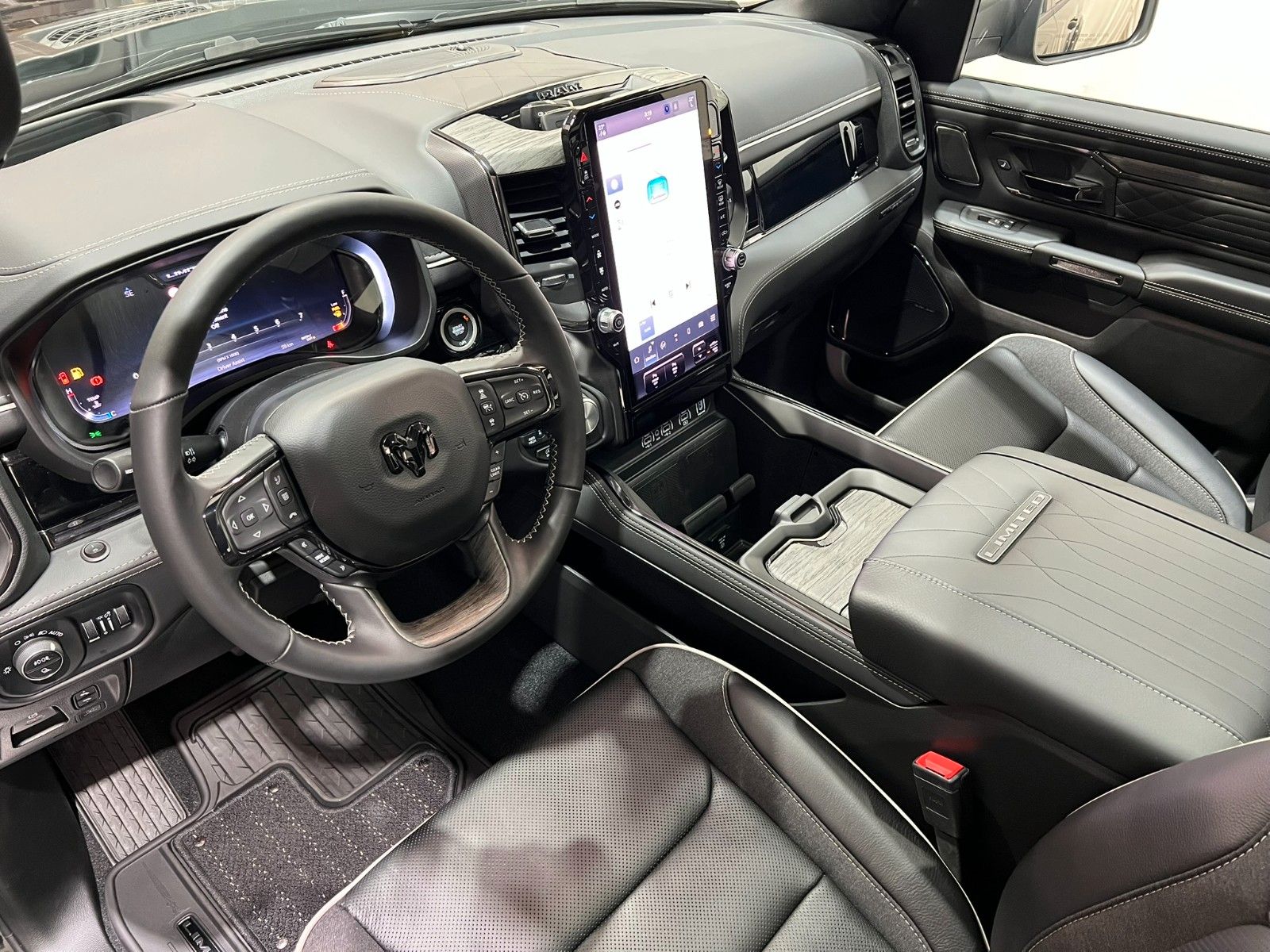 Fahrzeugabbildung Dodge RAM 1500 Limited Night  H/O 3.0L / MFT RTR Ed.