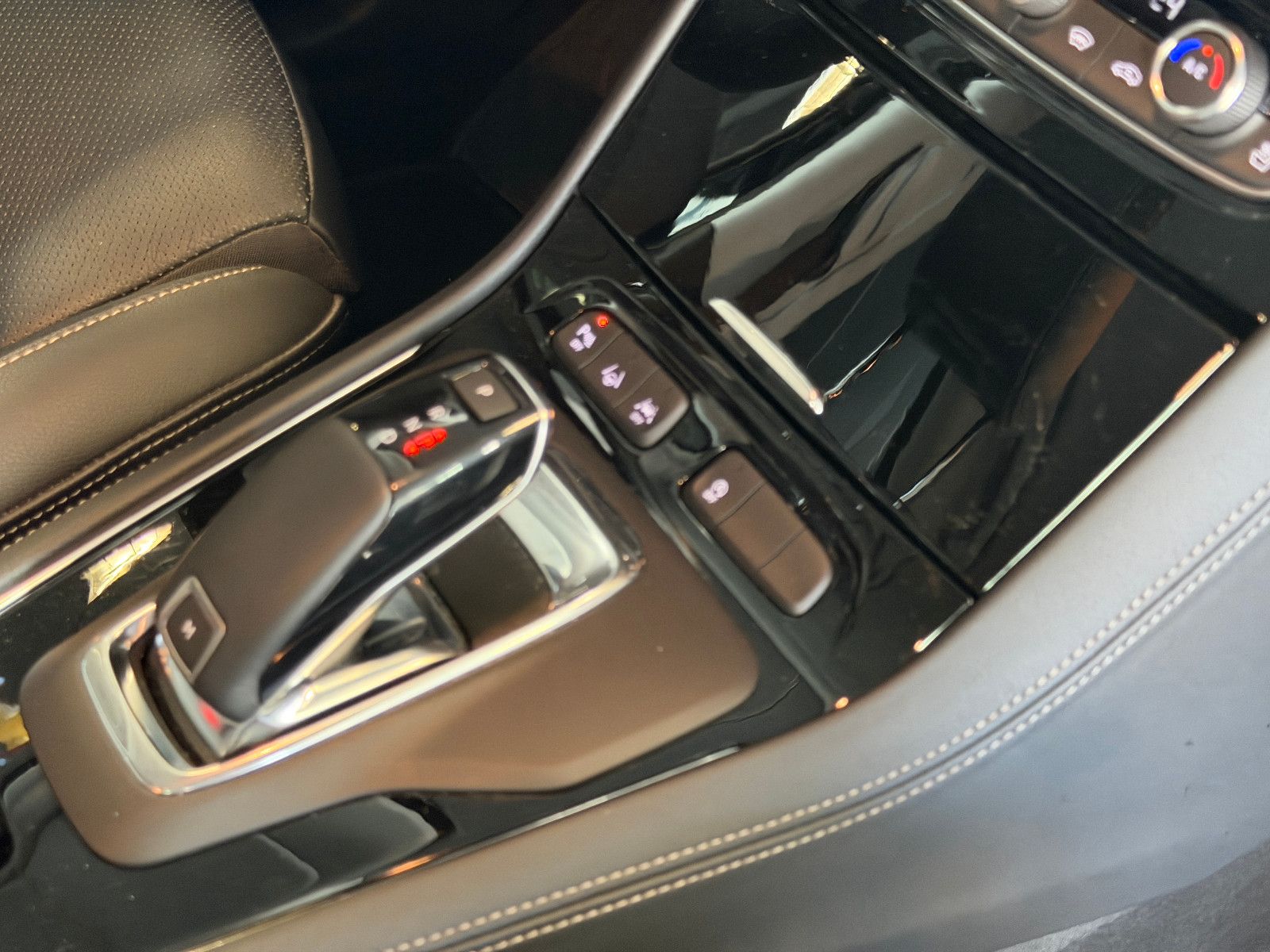 Fahrzeugabbildung Opel Grandland Ultimate/LEDER/KAMERA/ASSISTANC/LED/DI