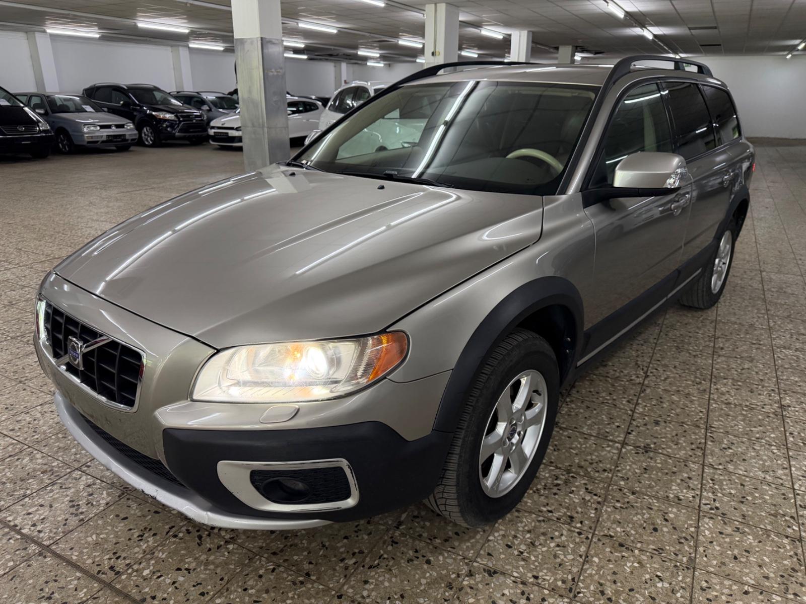 Volvo XC 70 XC70 Momentum AWD /Xenon/Leder/Temp