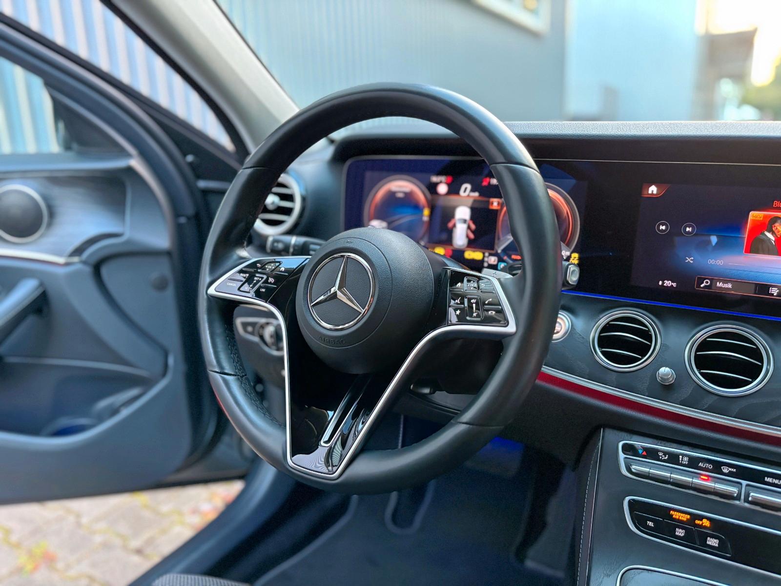 Mercedes-Benz E 220 d 4MATIC T Aut.  AHK MBUX P.ASS LED 360°