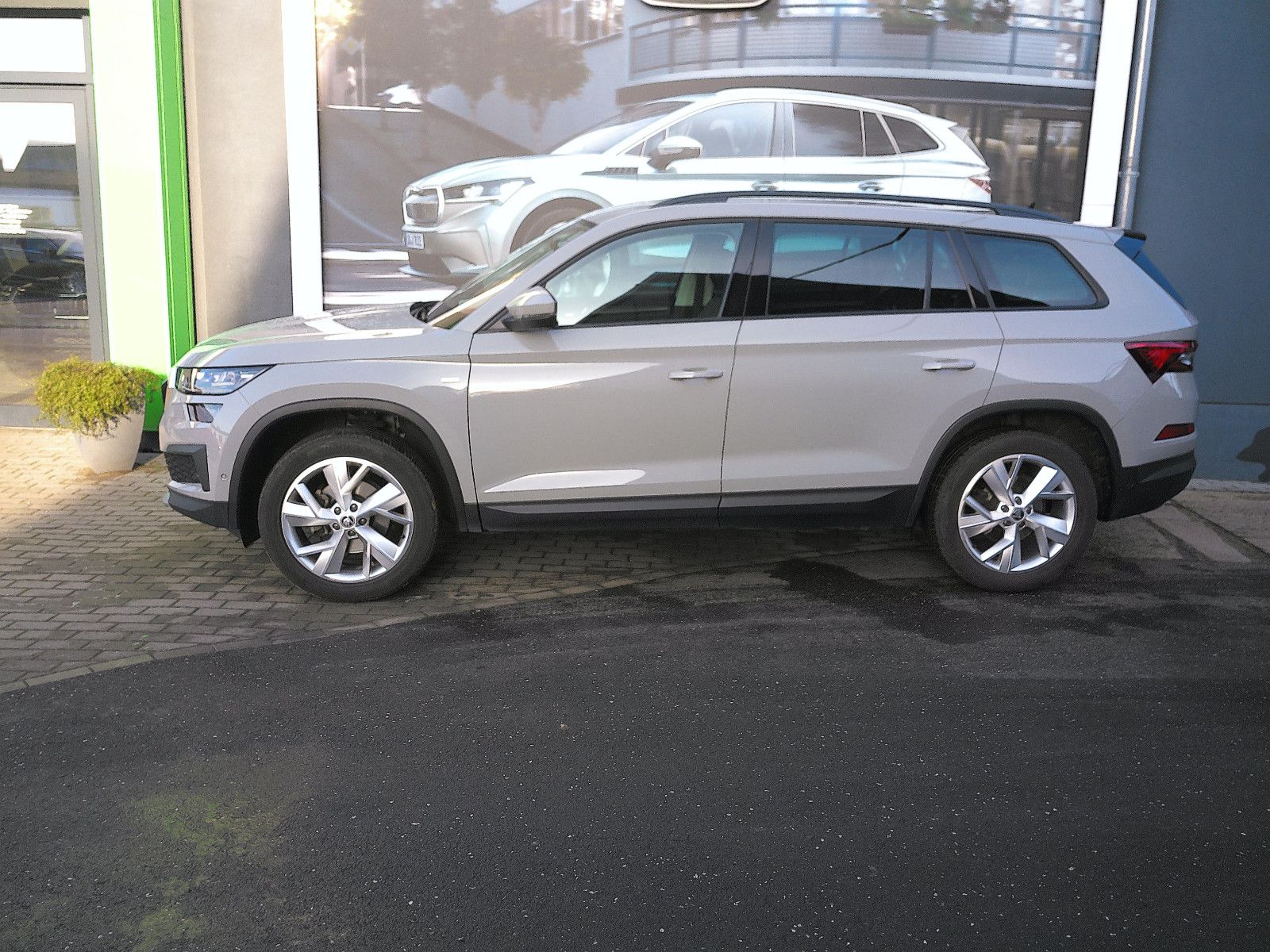 Fahrzeugabbildung SKODA Kodiaq Clever 1.5 TSI LED DSG Navi AHK