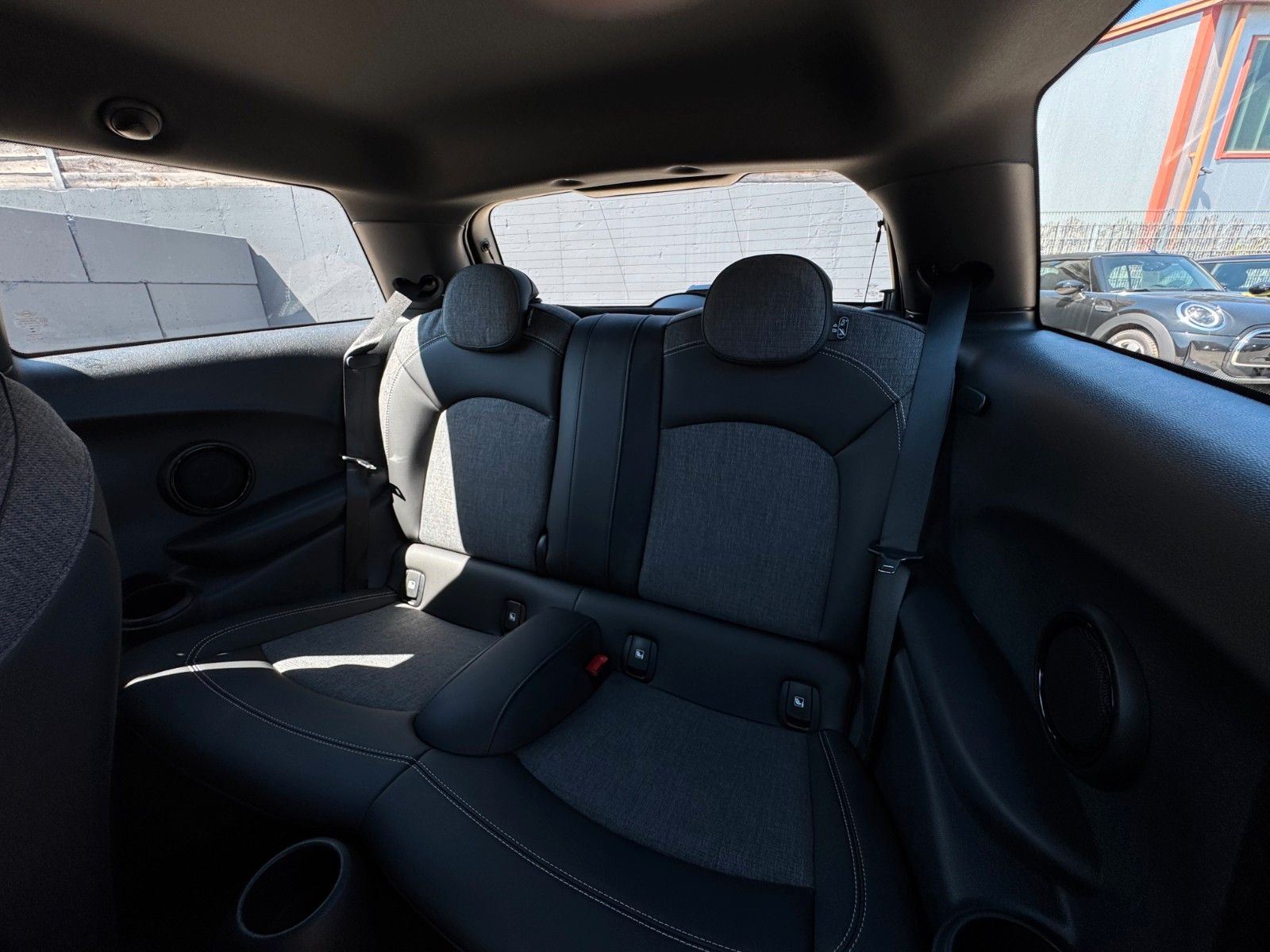 Fahrzeugabbildung MINI One John Cooper Works Tempomat LED SHZ PDC