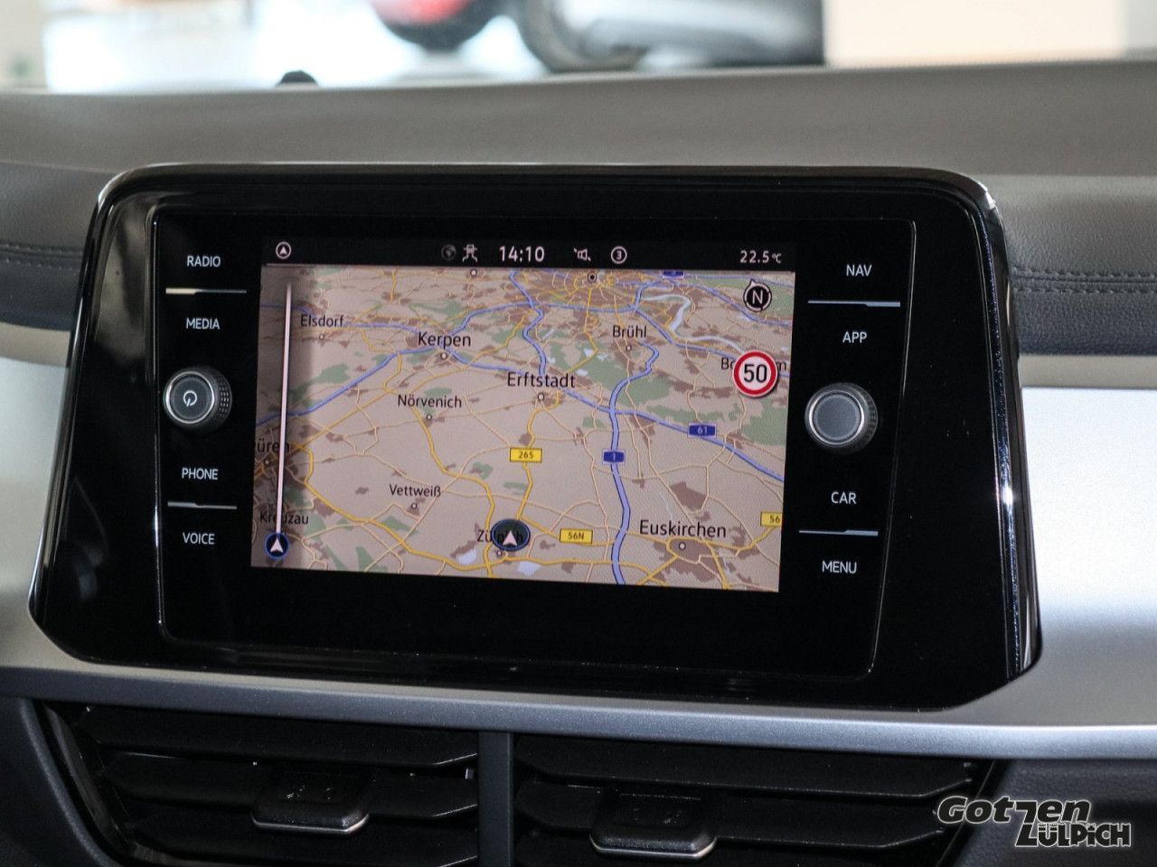 Fahrzeugabbildung Volkswagen T-Roc Life 1,0TSI Klima Navi PDC LED Vordersitze