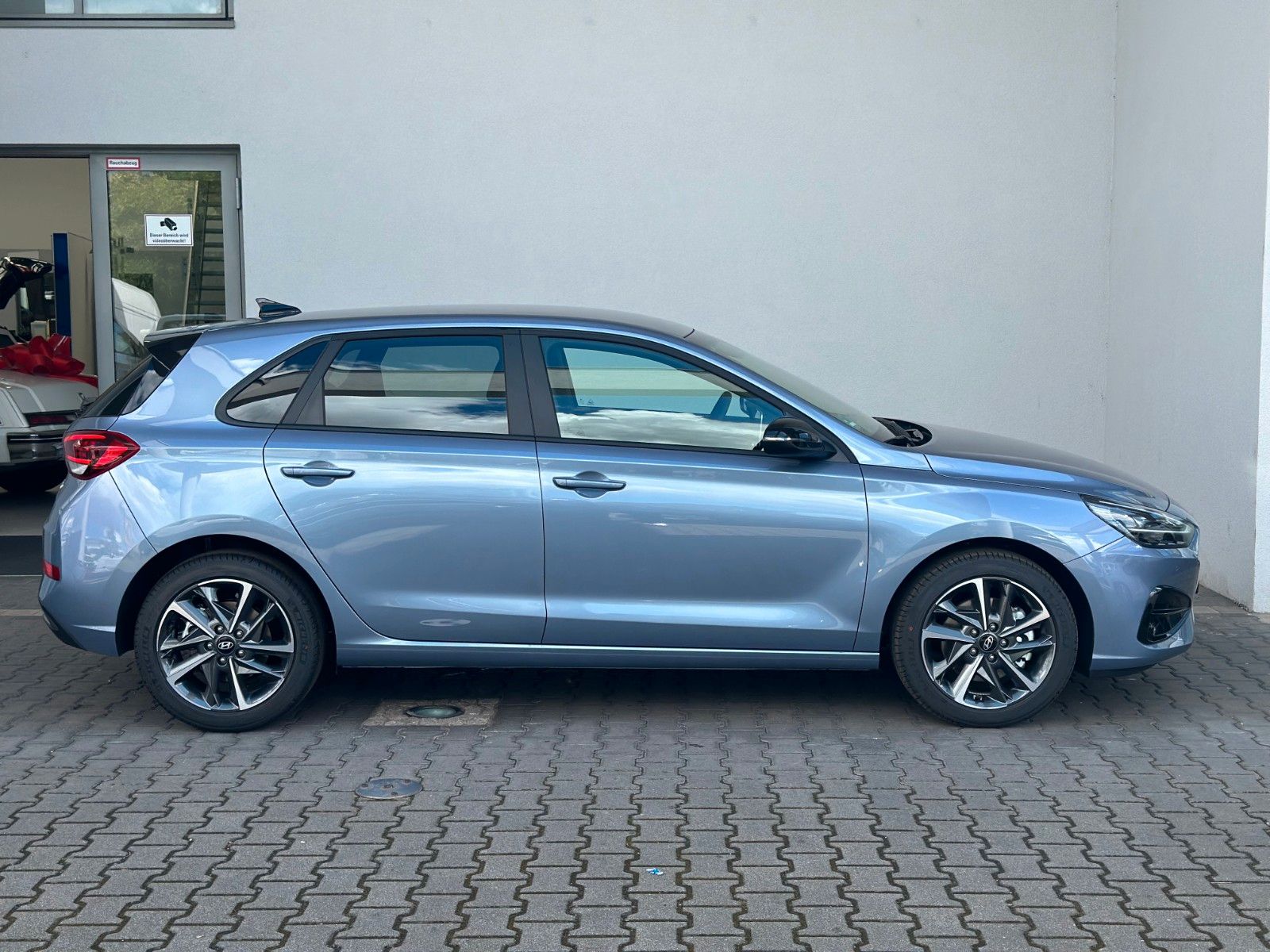 Fahrzeugabbildung Hyundai i30 Advantage 1.0L 100PS NAVI/SHZ/AUTOMATIK!