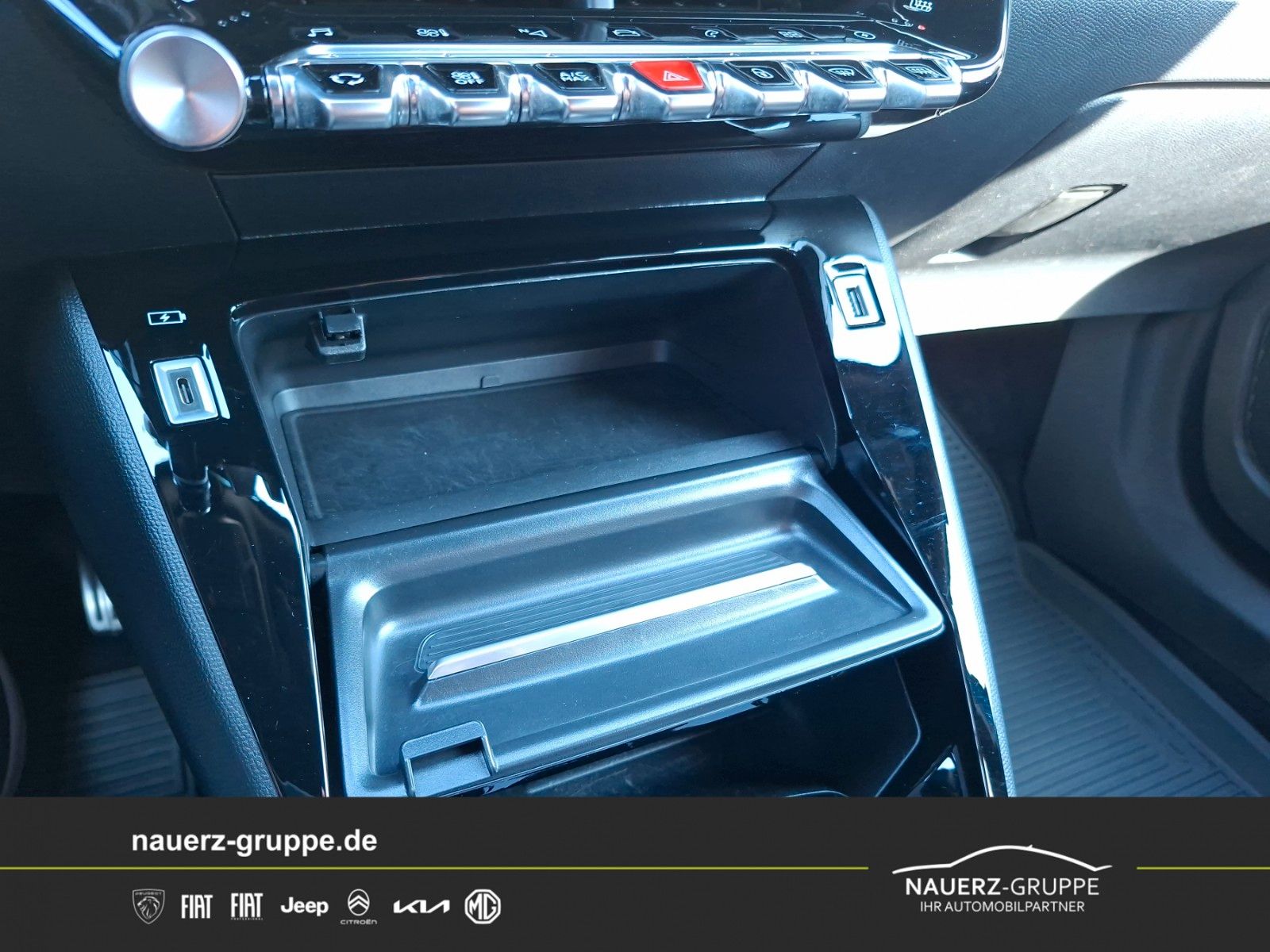 Fahrzeugabbildung Peugeot e-2008 GT Schiebedach Keyless Navi Rückf.Kamera
