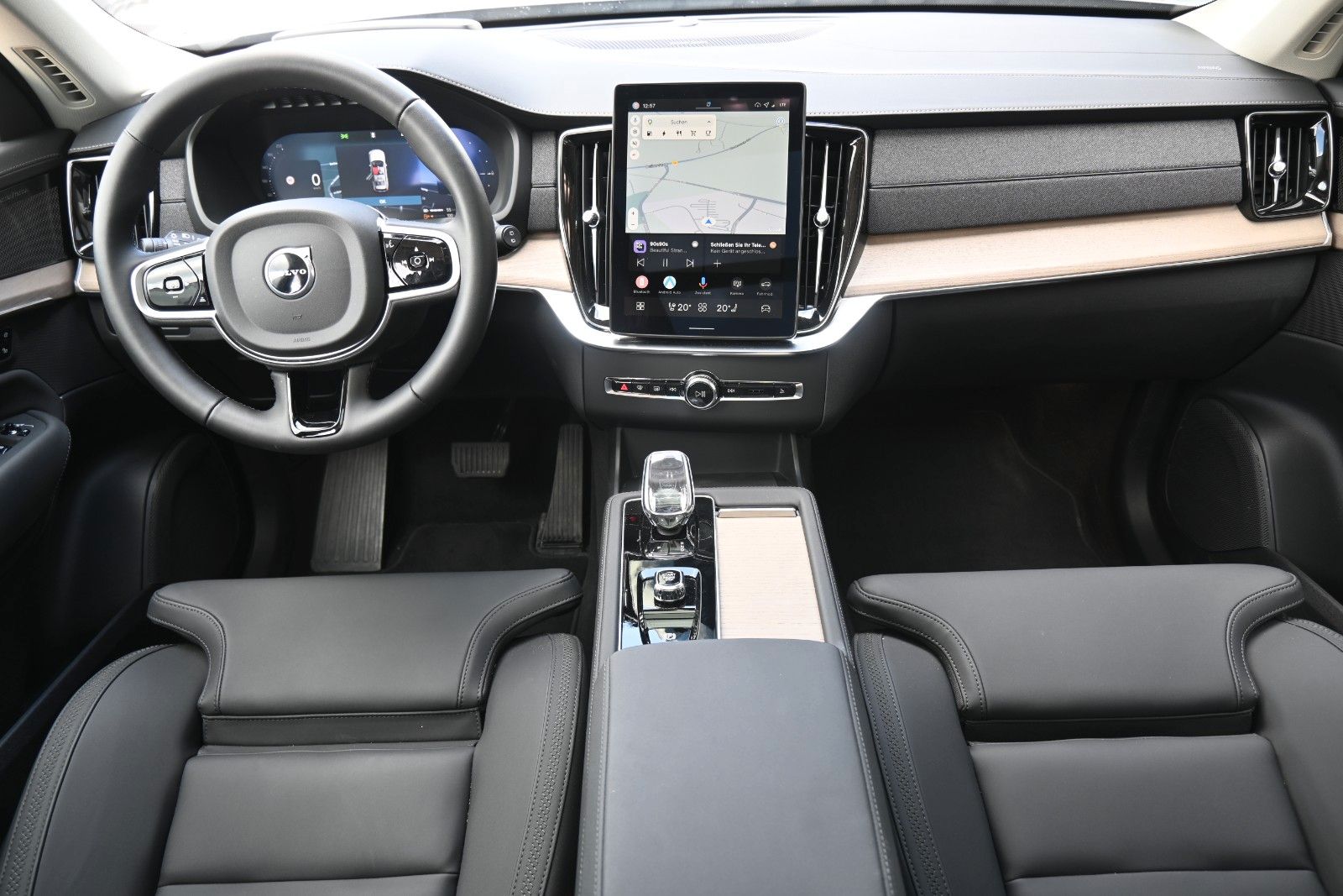 Fahrzeugabbildung Volvo XC90 T8 AWD Plus Dark*PANO*360°*HuD*H&K*ACC