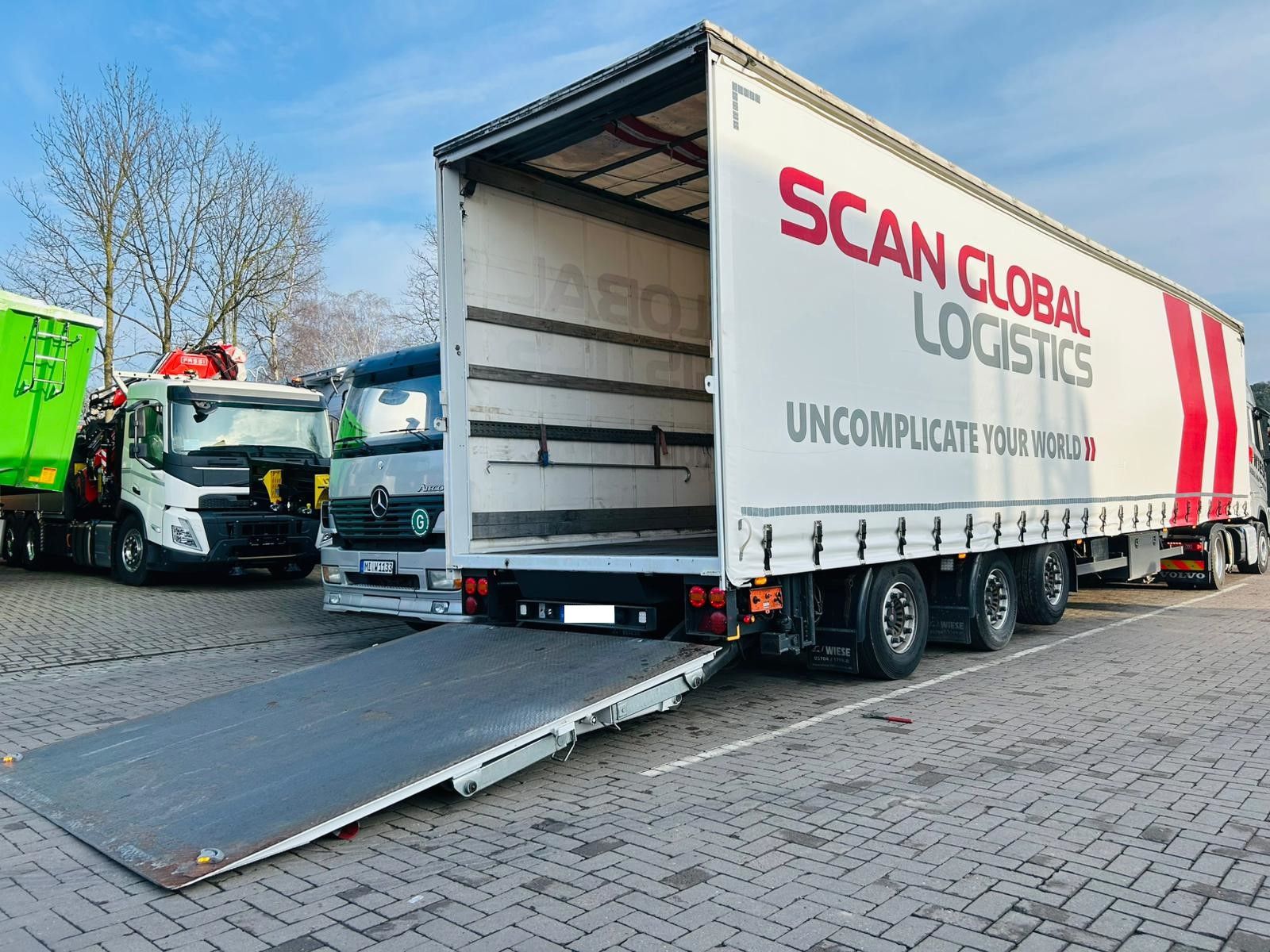 Fahrzeugabbildung Andere Mega Gabelstaplertransporter Ladebordwand9t