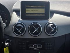 Fahrzeugabbildung B 200 El. Panodach Navi Leder SHZ Parklenkass. N