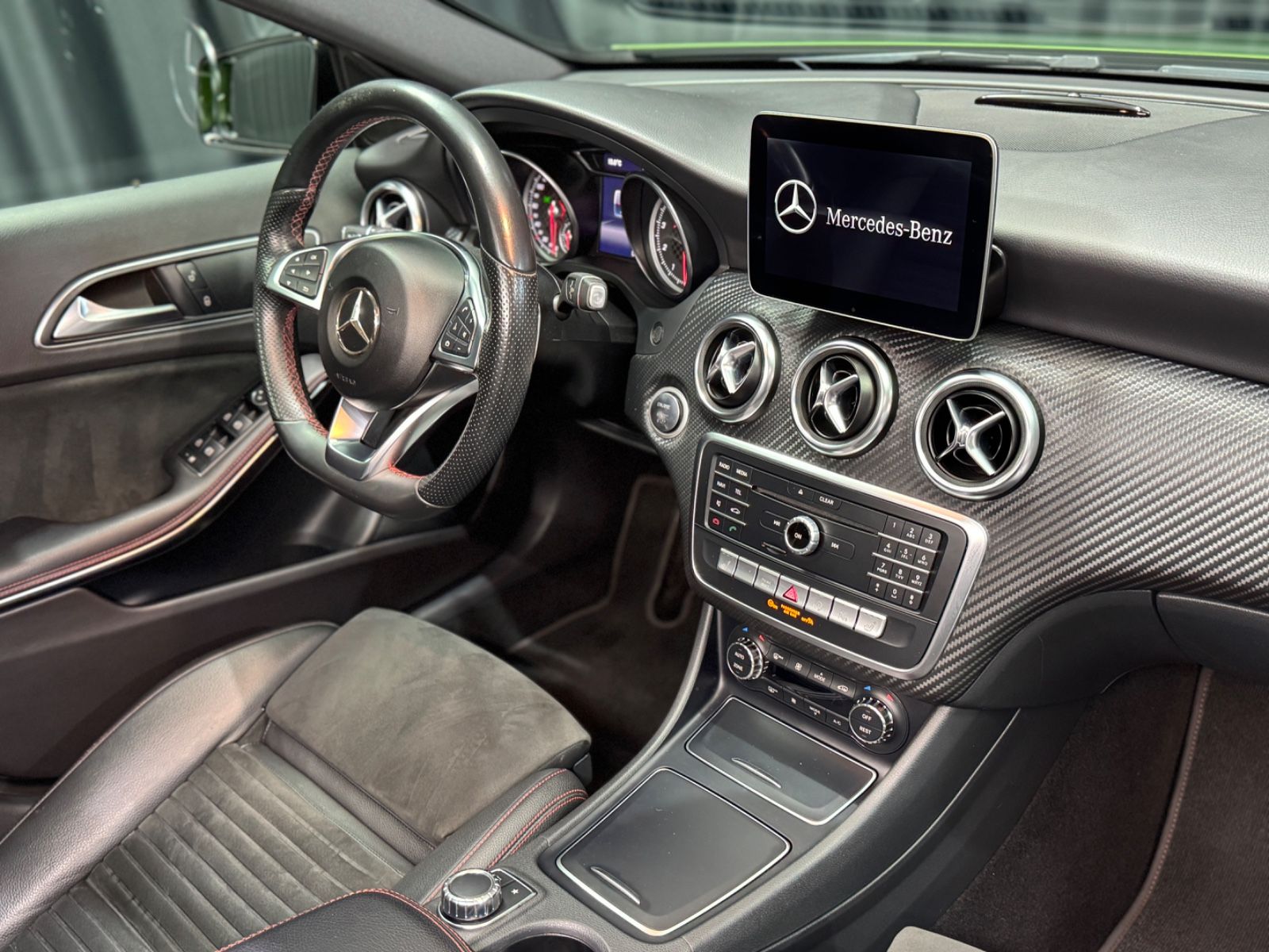 Fahrzeugabbildung Mercedes-Benz A 220 4Matic|7G-AUTOMATIK|PANO|NIGHT-PAKET|AMG|