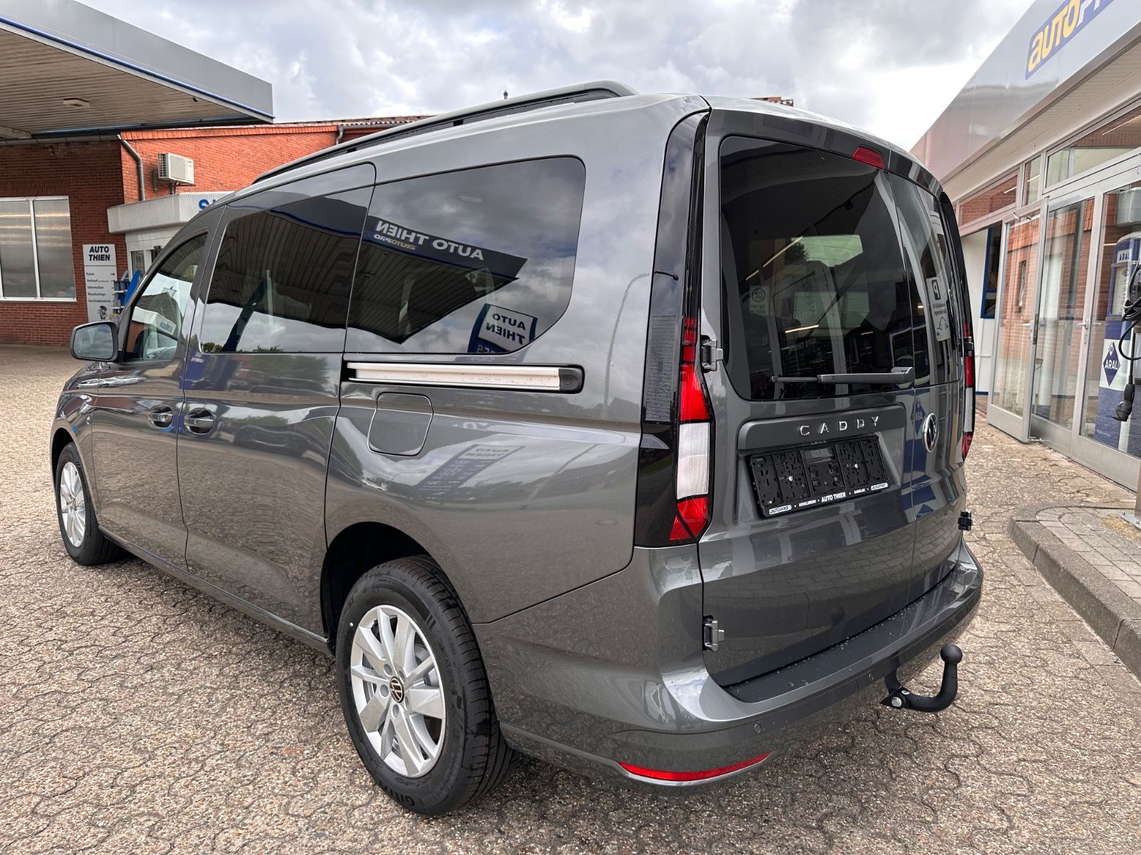 Fahrzeugabbildung Volkswagen Caddy Maxi Kombi 1.5 TSI Life DSG AHK/ACC/APP