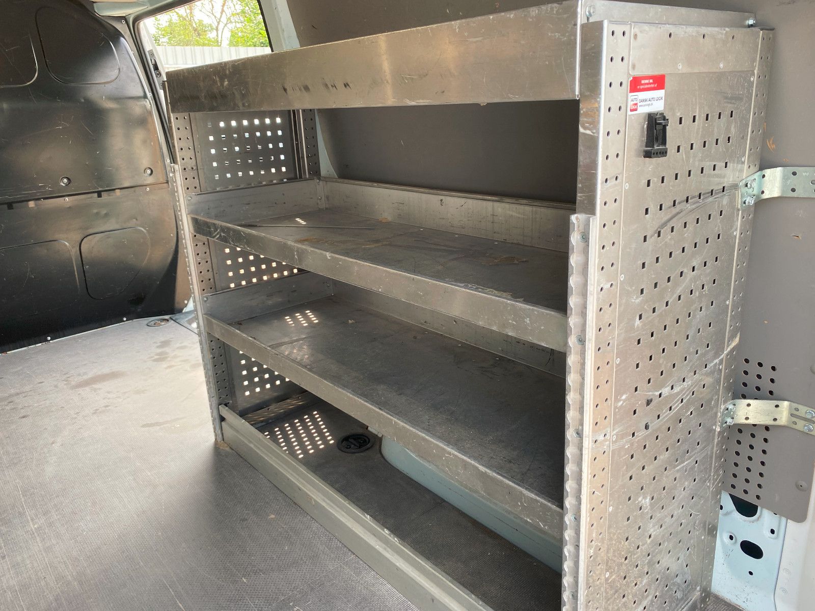 Fahrzeugabbildung Volkswagen T6TransporterKasten lang,AHK,REGALE,StH,67781Km