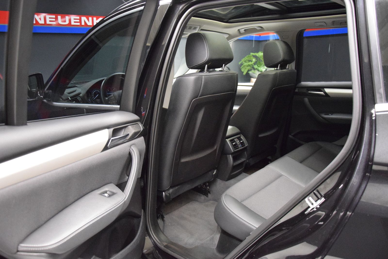 Fahrzeugabbildung BMW X3 xDrive 20d TeilLeder ACC HuD Pano Xen 360°