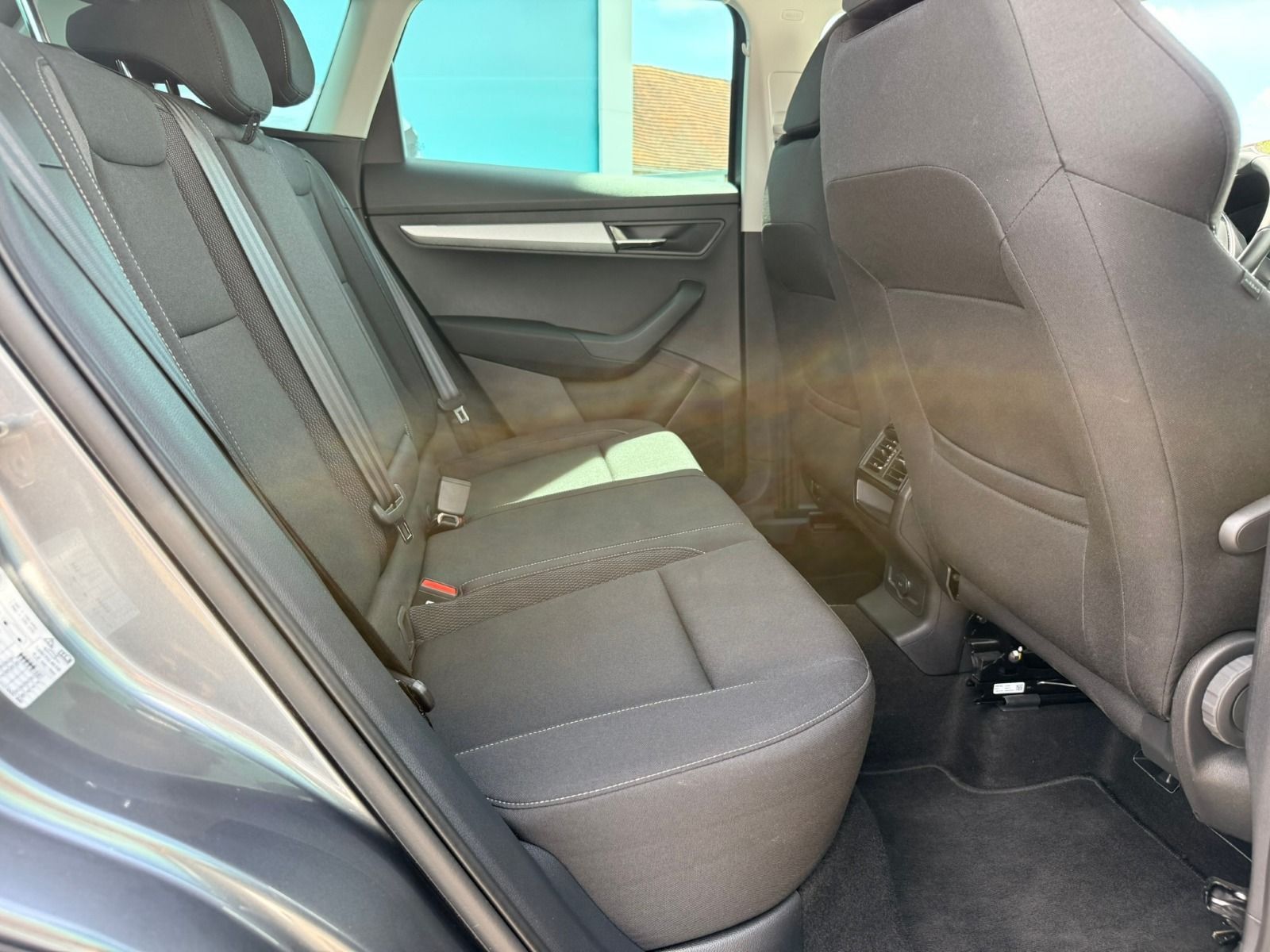 Fahrzeugabbildung SKODA Karoq Tour 115PS 6-Gang*AHK*RFK*eHeck
