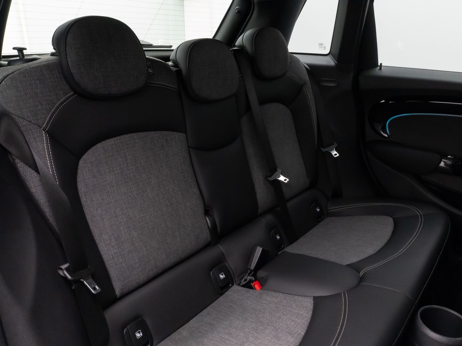 Fahrzeugabbildung MINI Cooper Trim Kamera DAB Komfort Leder Sport LED