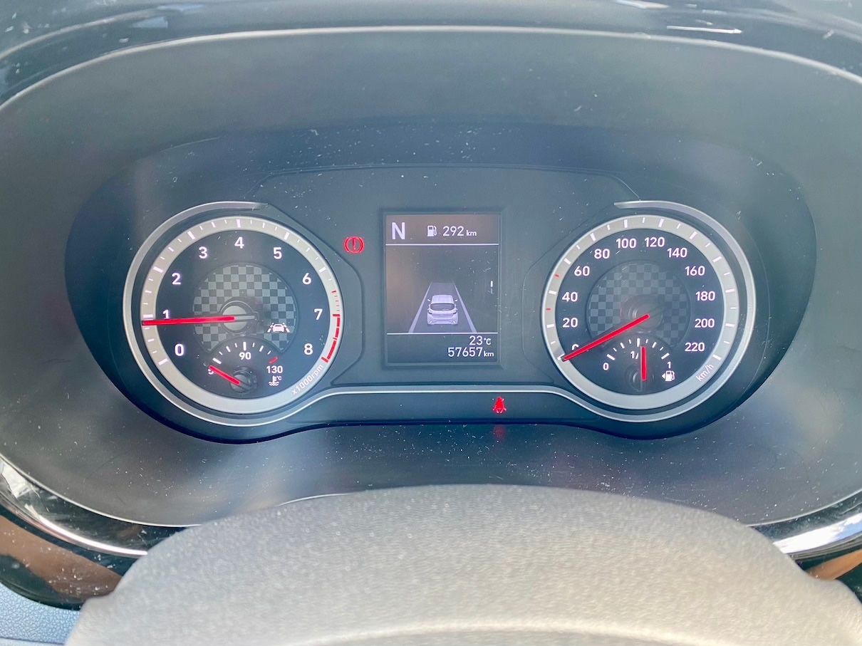 Fahrzeugabbildung Hyundai i10 1.0 Automatik KLIMA SITZ+LRHZ ALLWETTER PDC