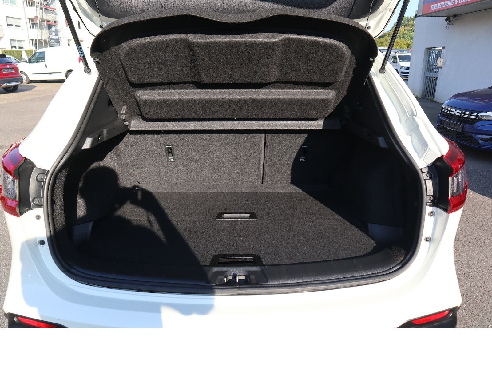 Fahrzeugabbildung Nissan Qashqai N-Connecta Navi Tempo Scheckheftgepflegt