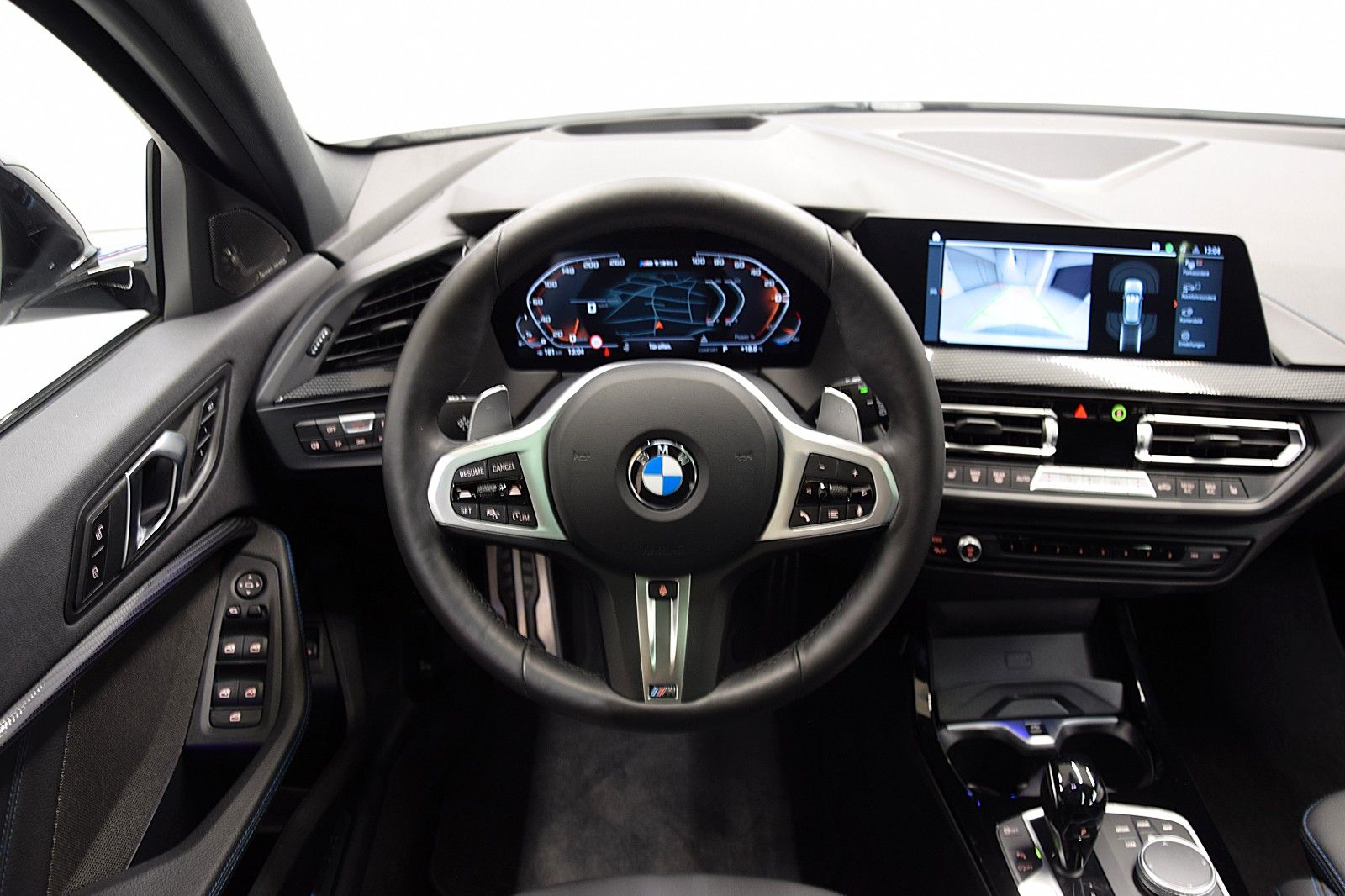 Fahrzeugabbildung BMW M135i xDrive Pano ACC HuD harman/karo NP 63.300€