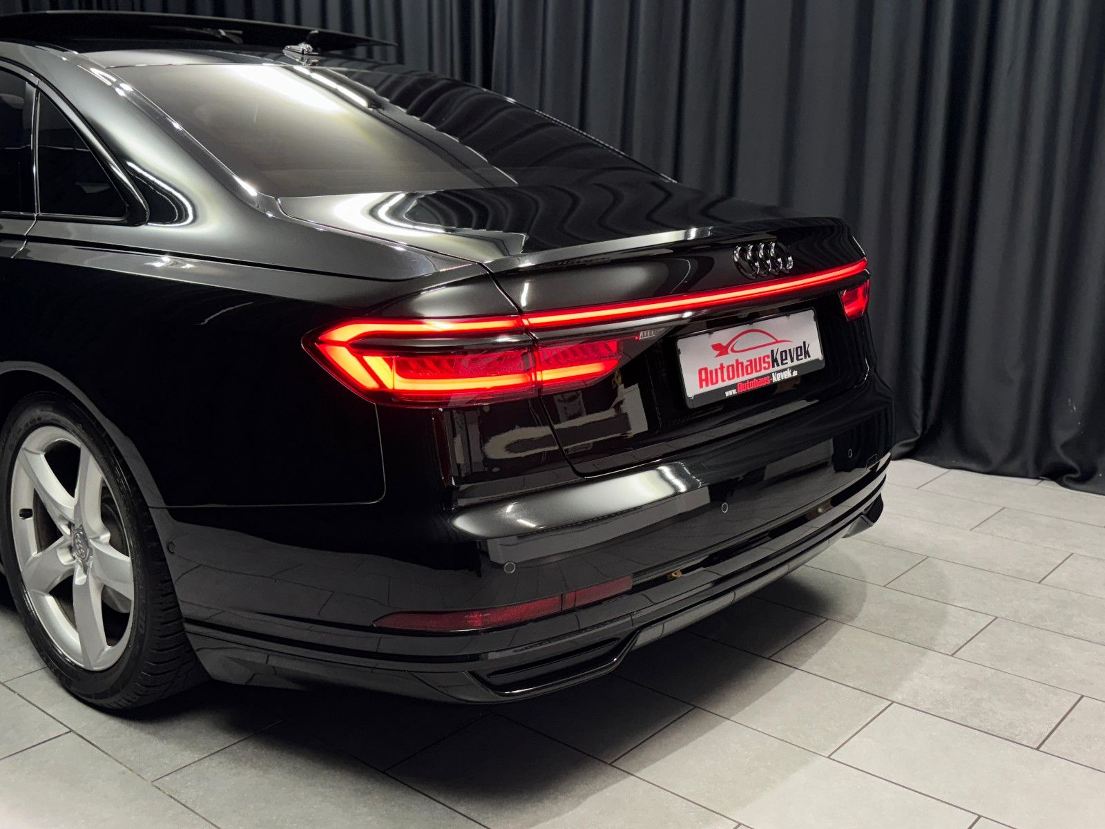 Fahrzeugabbildung Audi A8 50 TDI quattro|B&O|HUD|PANO|MATRIX