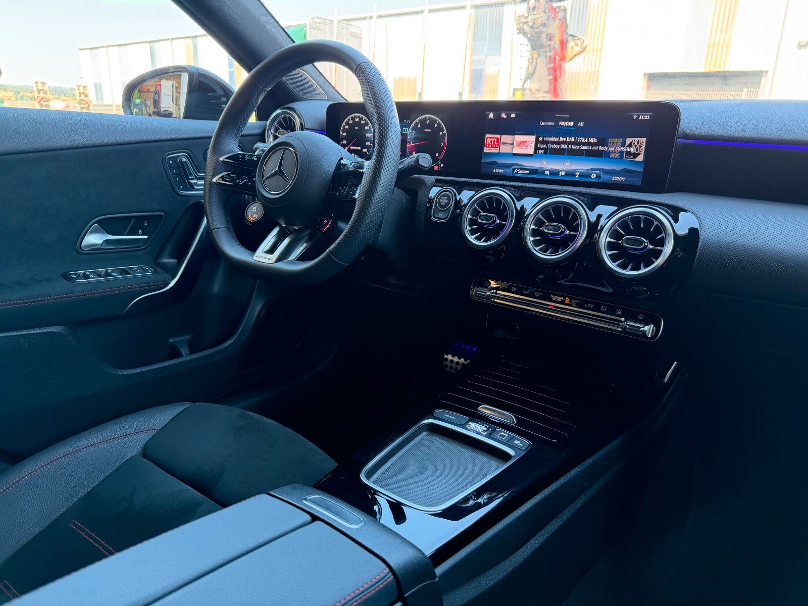 Fahrzeugabbildung Mercedes-Benz A 35 AMG 4Matic+Aero+StandH+360+MultiB+Memory